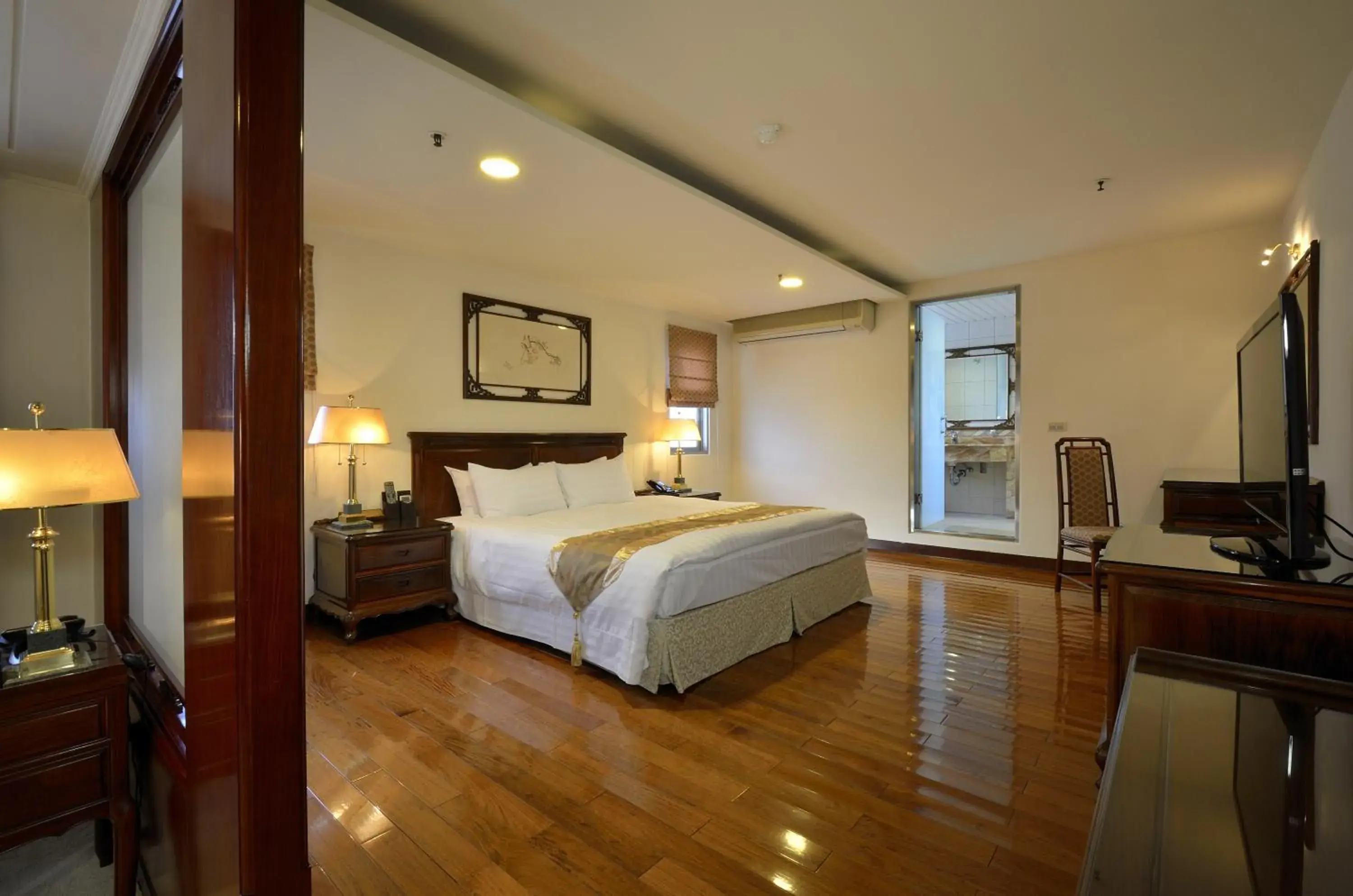 Deluxe Room - single occupancy in King's Paradise Hotel Deluxe Room - single occupancy in King's Paradise Hotel