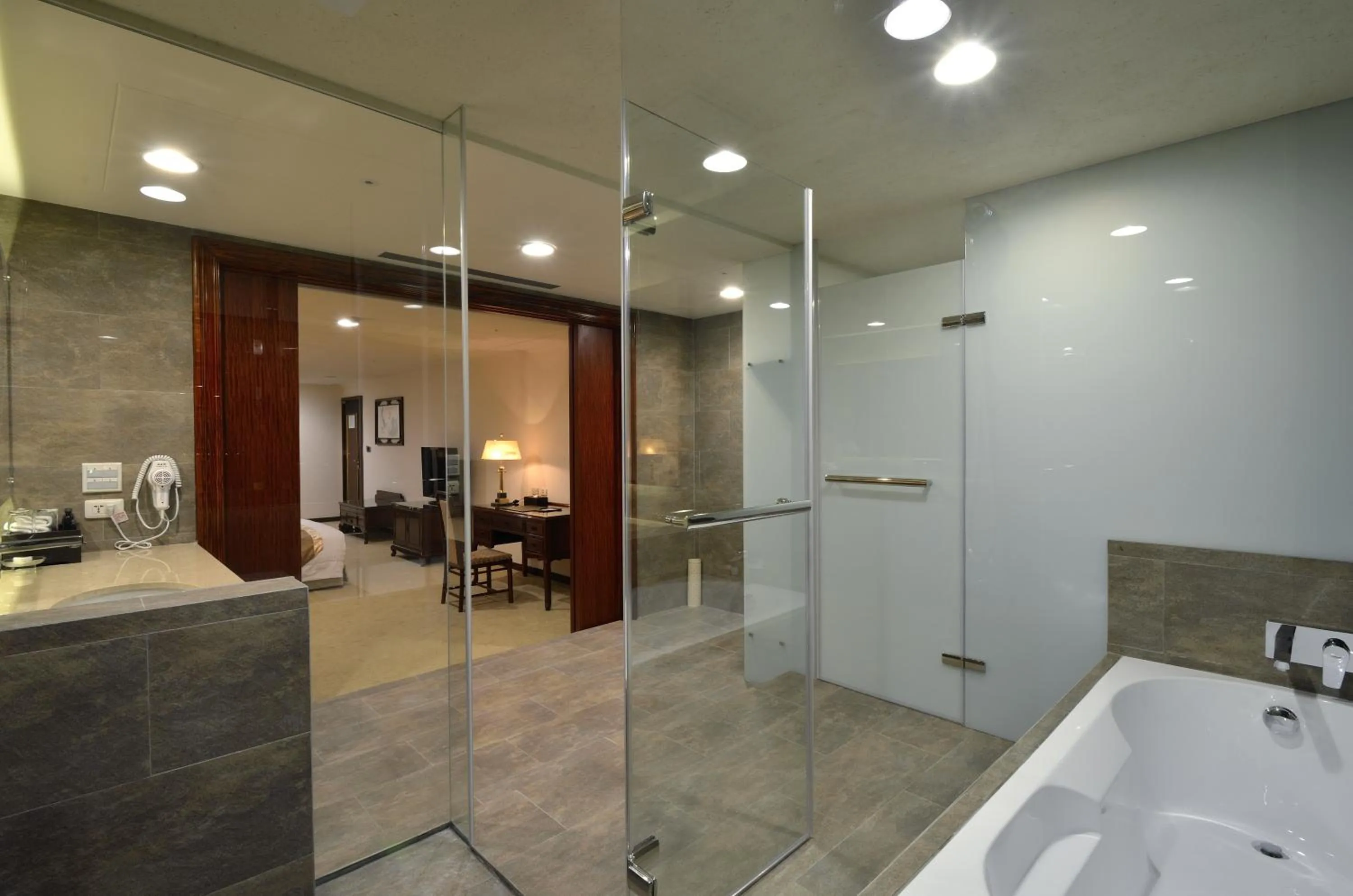 Shower in King's Paradise Hotel