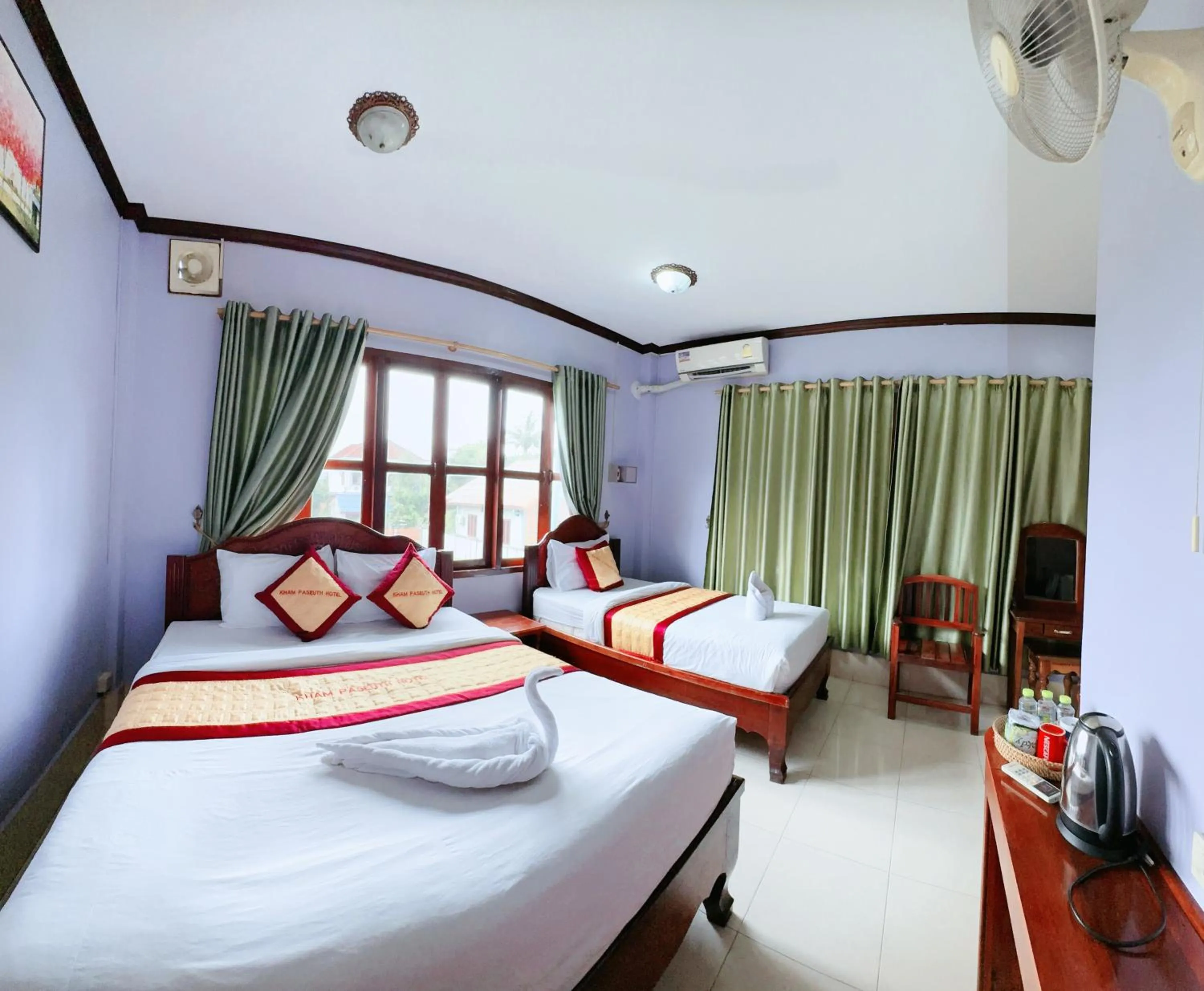 Bed in Khampaseuth Hotel