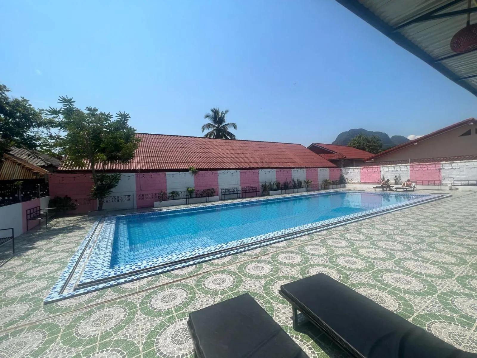 Swimming pool in Khampaseuth Hotel