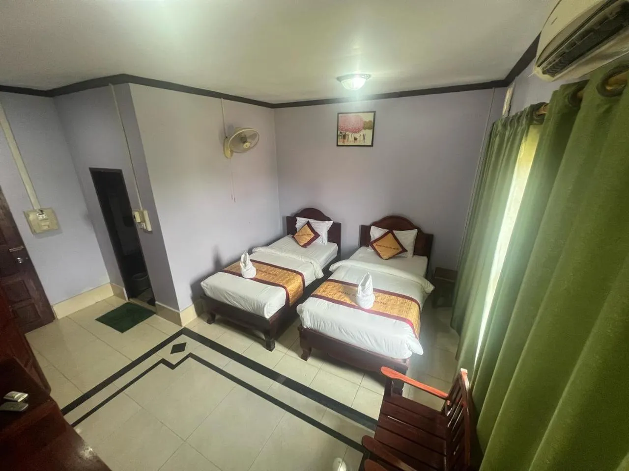 Shower, Bed in Khampaseuth Hotel