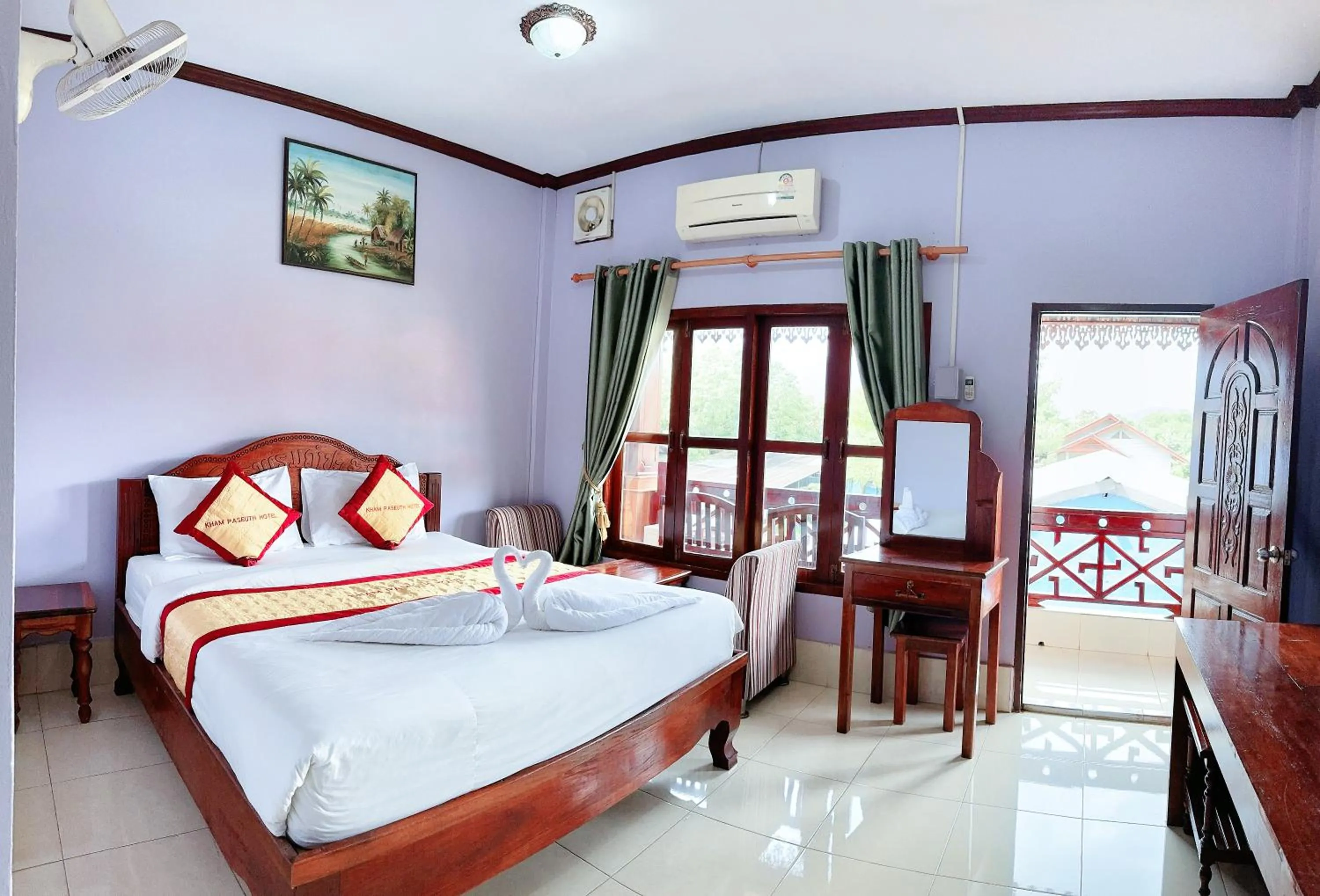 Bed in Khampaseuth Hotel