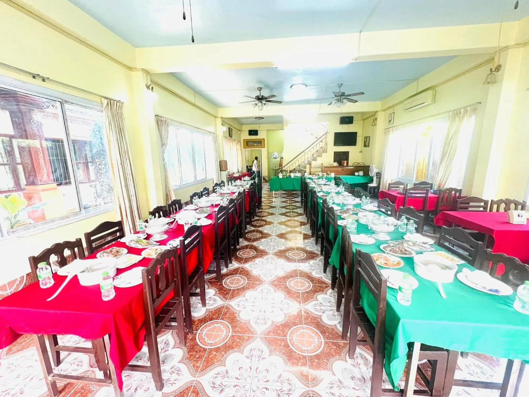 Restaurant/places to eat in Khampaseuth Hotel