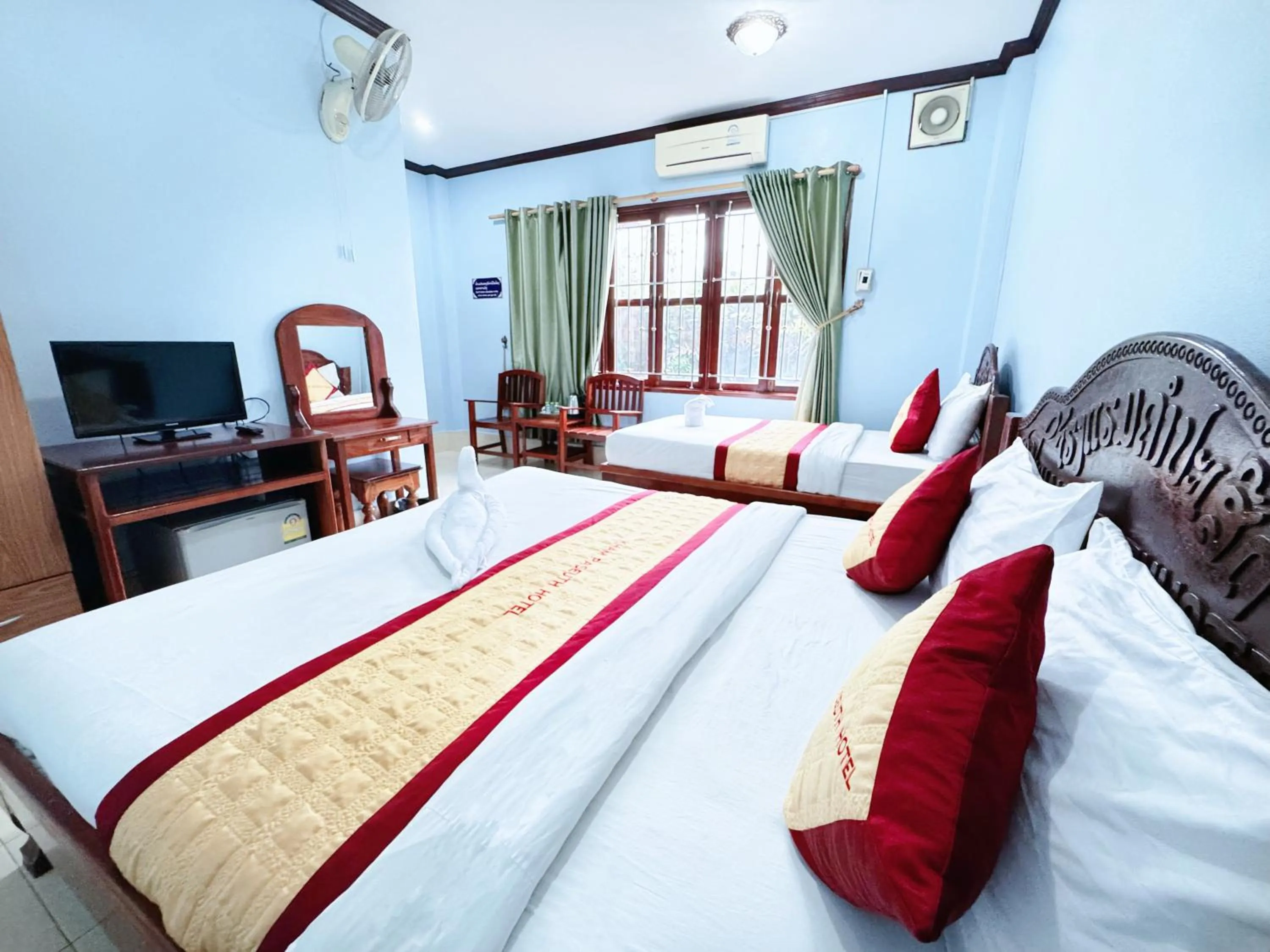 Bed in Khampaseuth Hotel