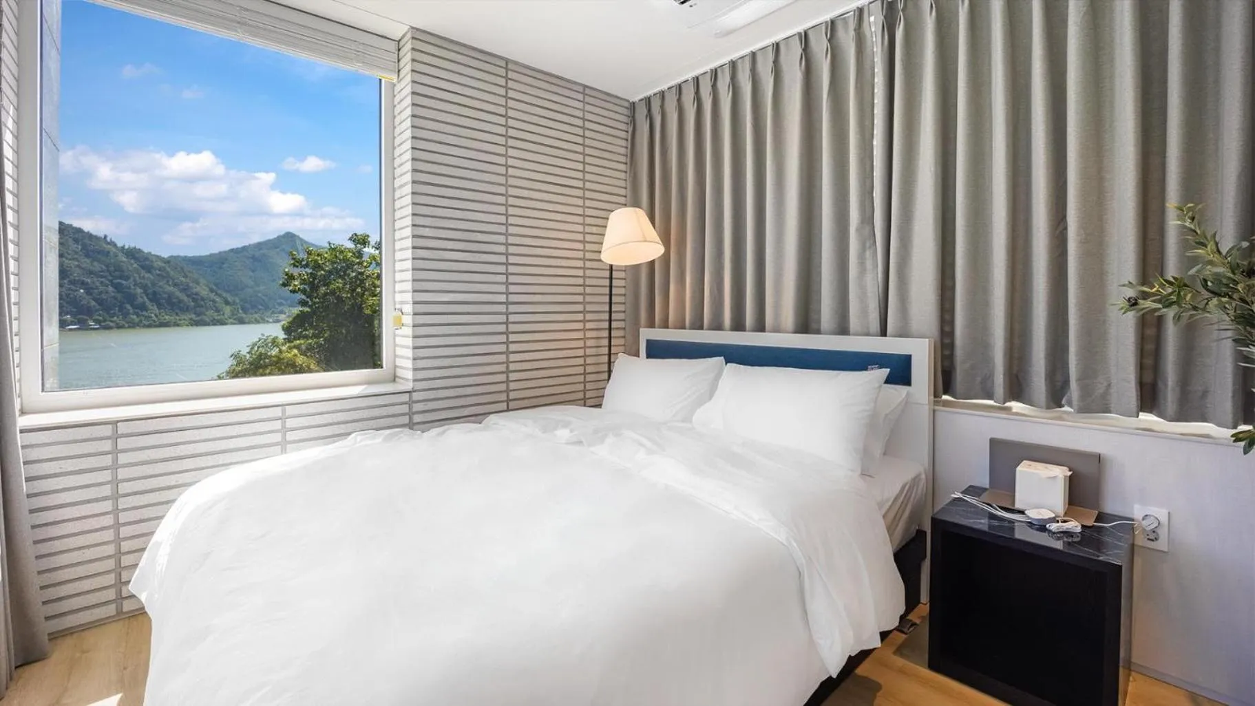 Property building, Bed in Gapyeong Laputa Resort