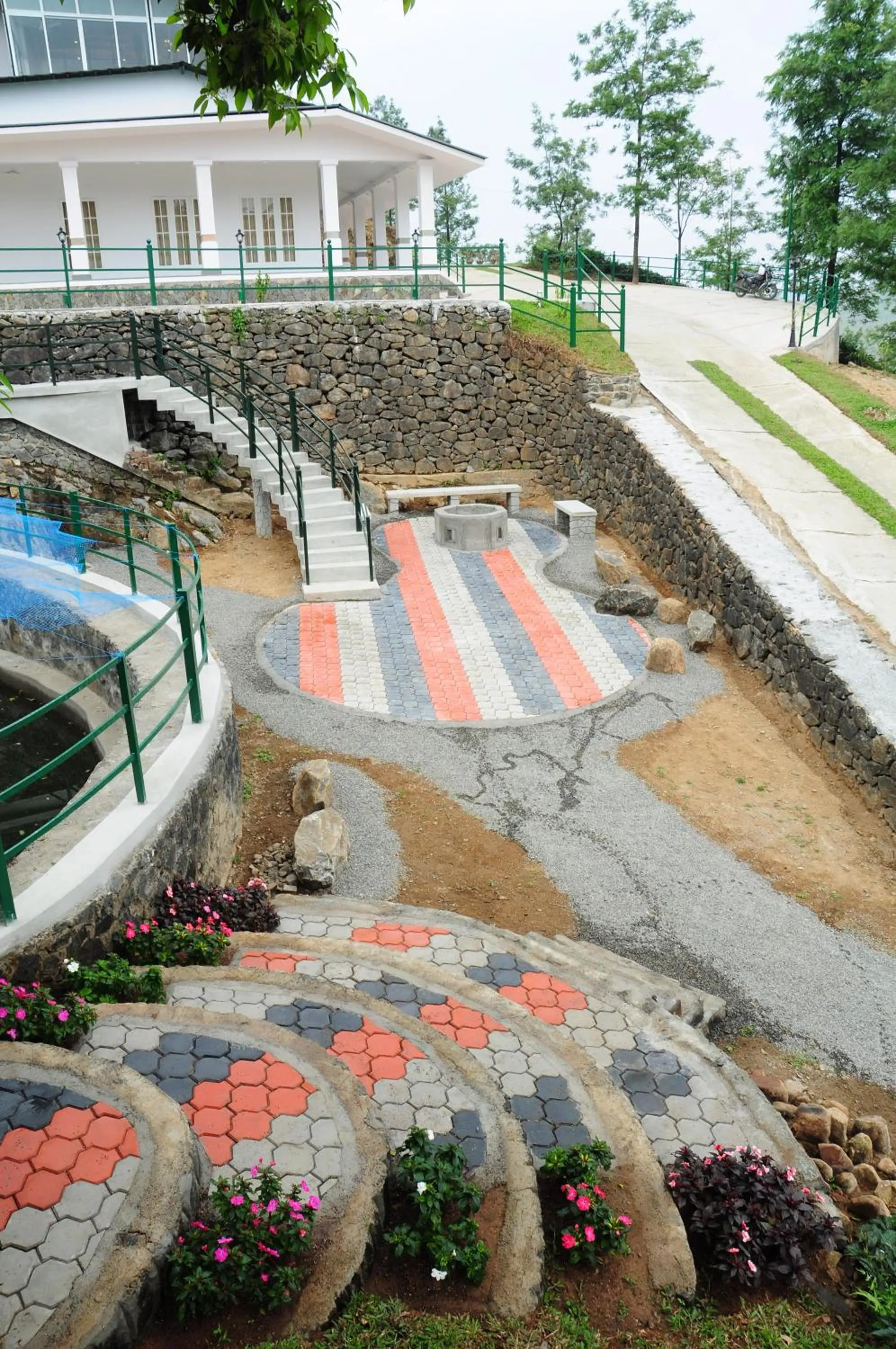 BBQ facilities in Falcon Crest