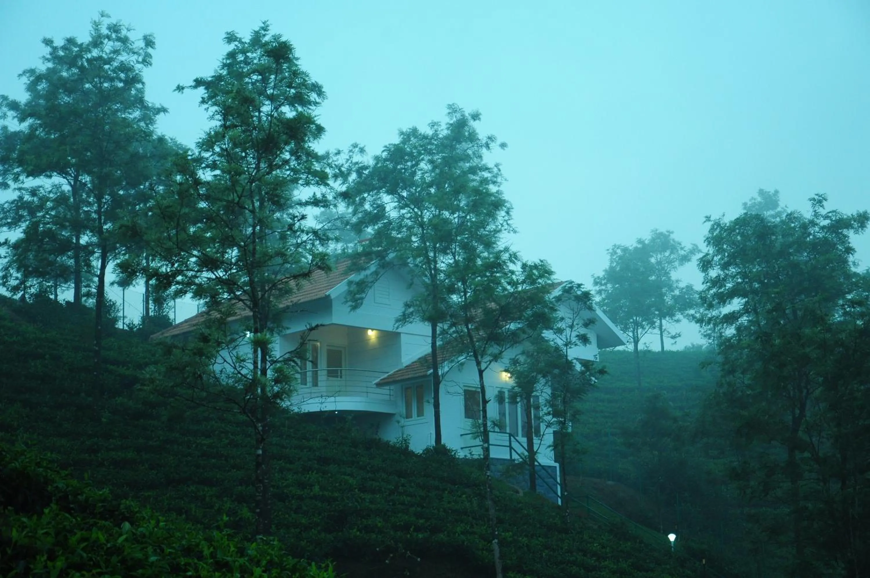 Facade/entrance in Falcon Crest