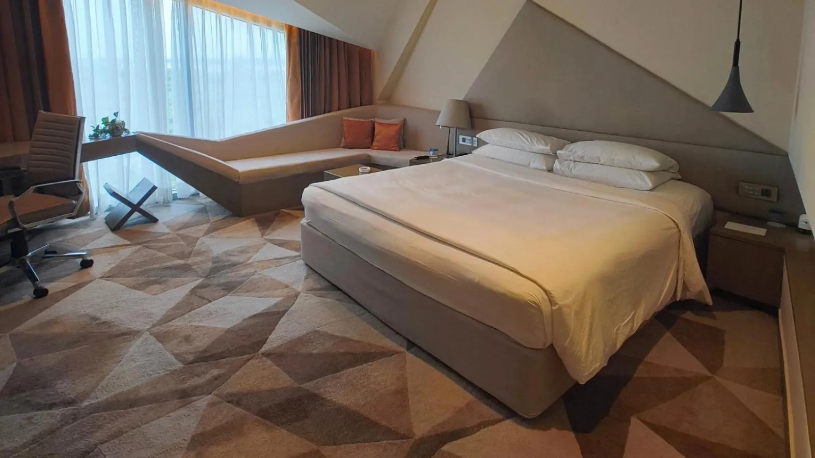 Bedroom, Bed in Vivanta New Delhi, Dwarka