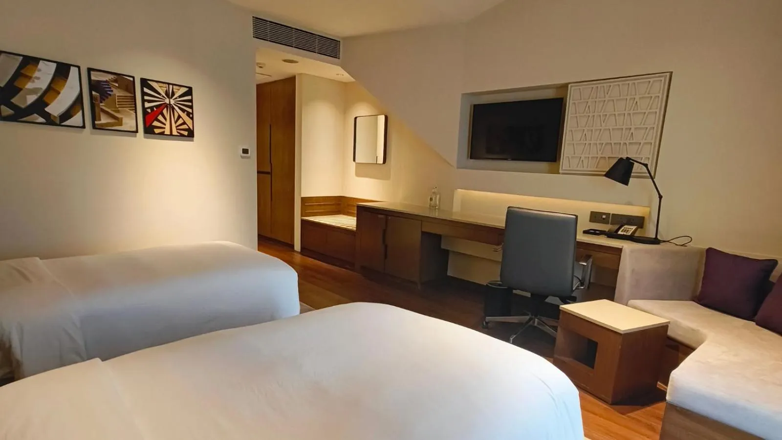 Bed in Vivanta New Delhi, Dwarka