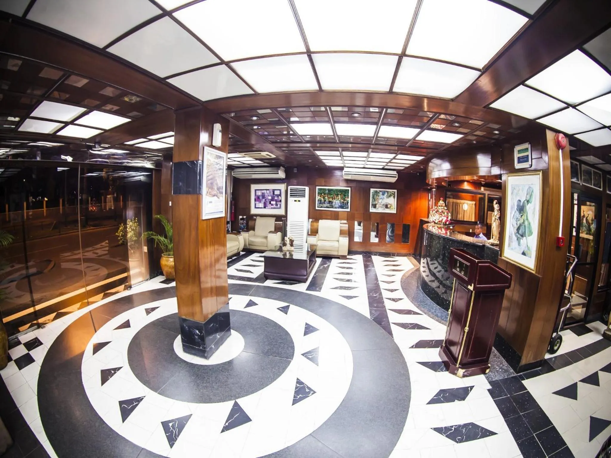 Lobby or reception in Peacock Hotel