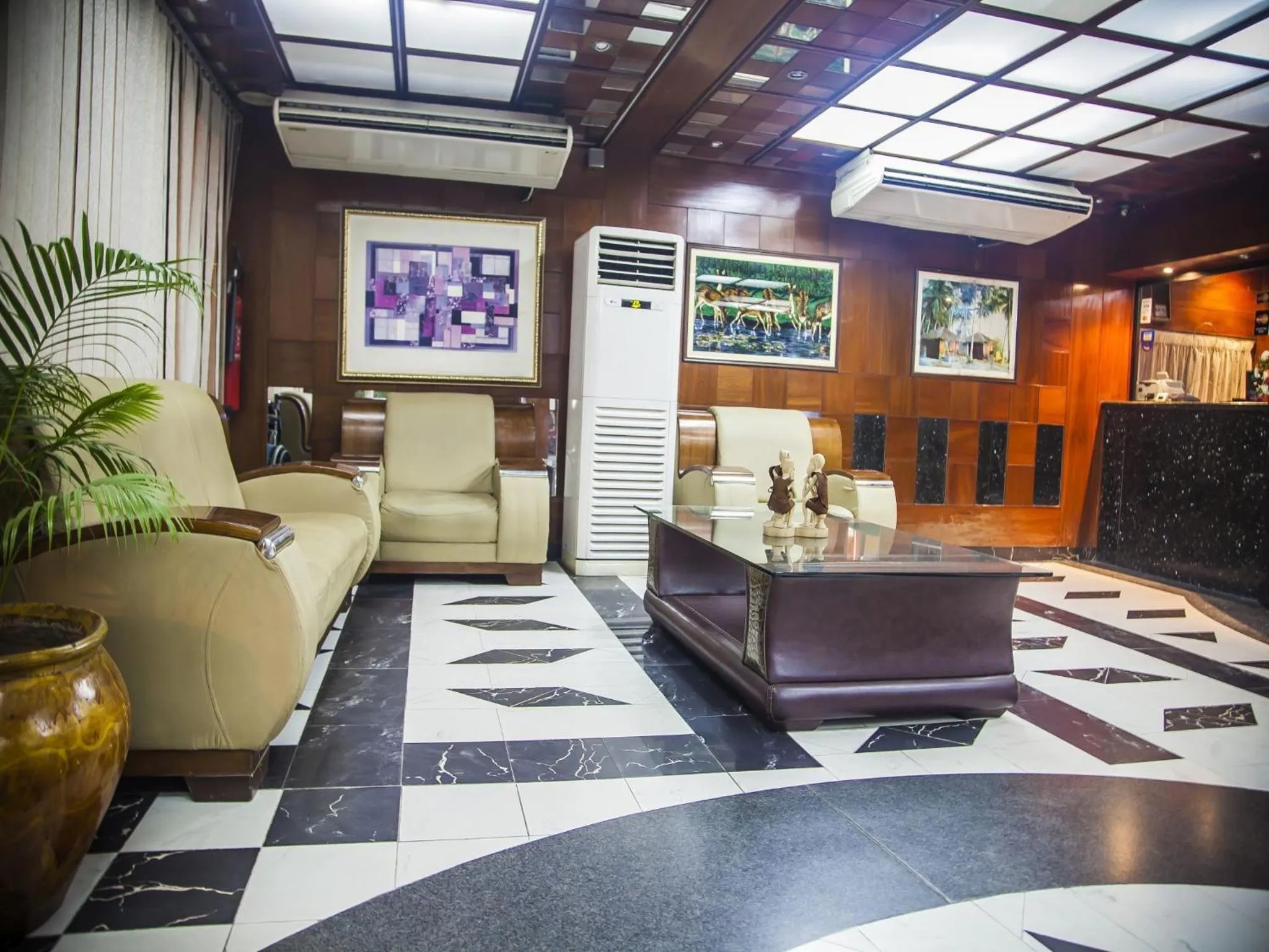Lobby or reception in Peacock Hotel