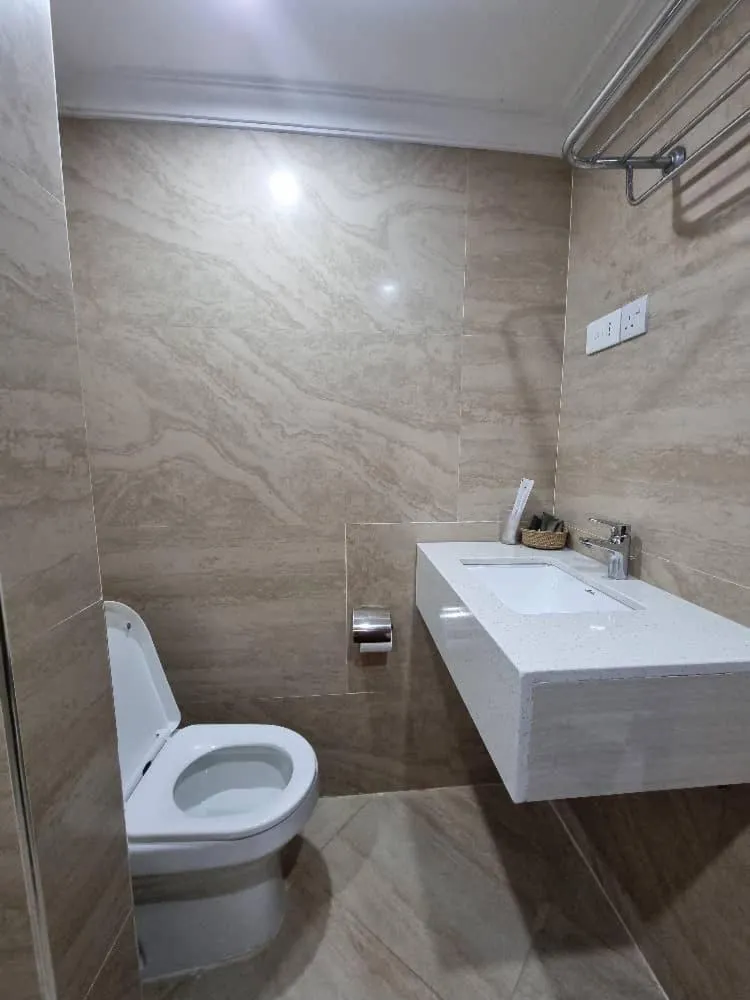 Bathroom in Peacock Hotel