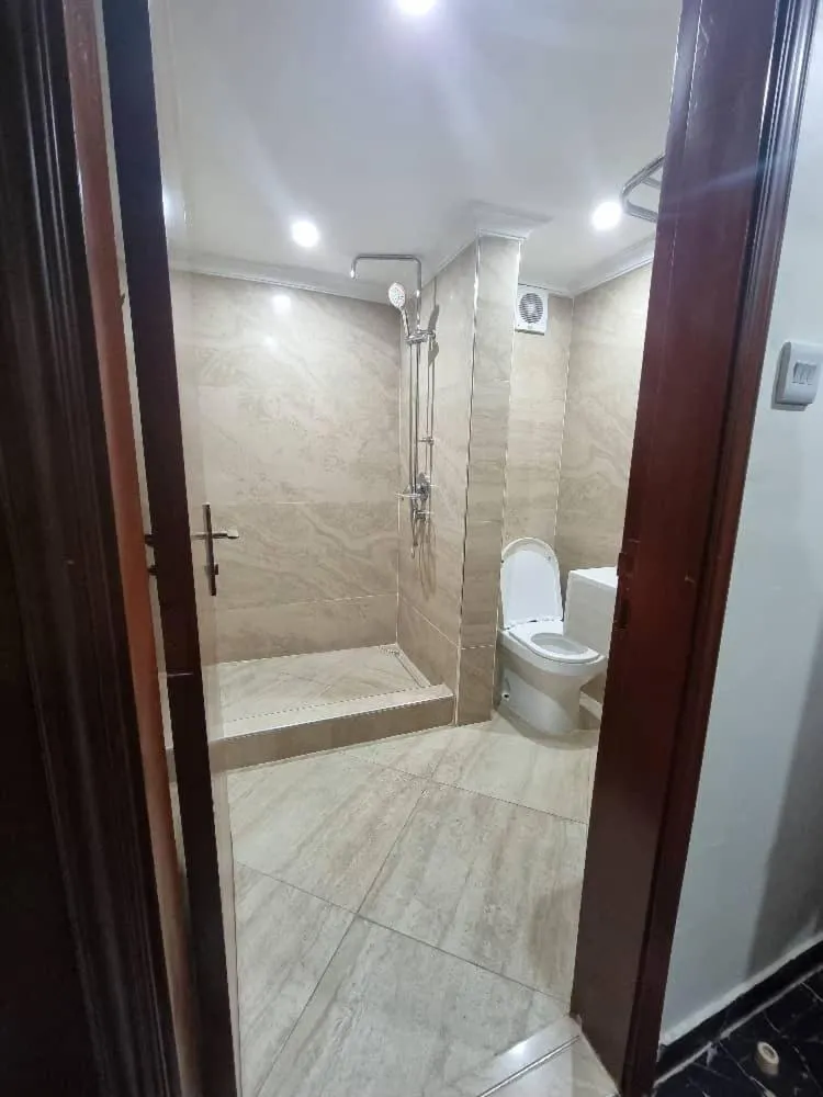 Bathroom in Peacock Hotel