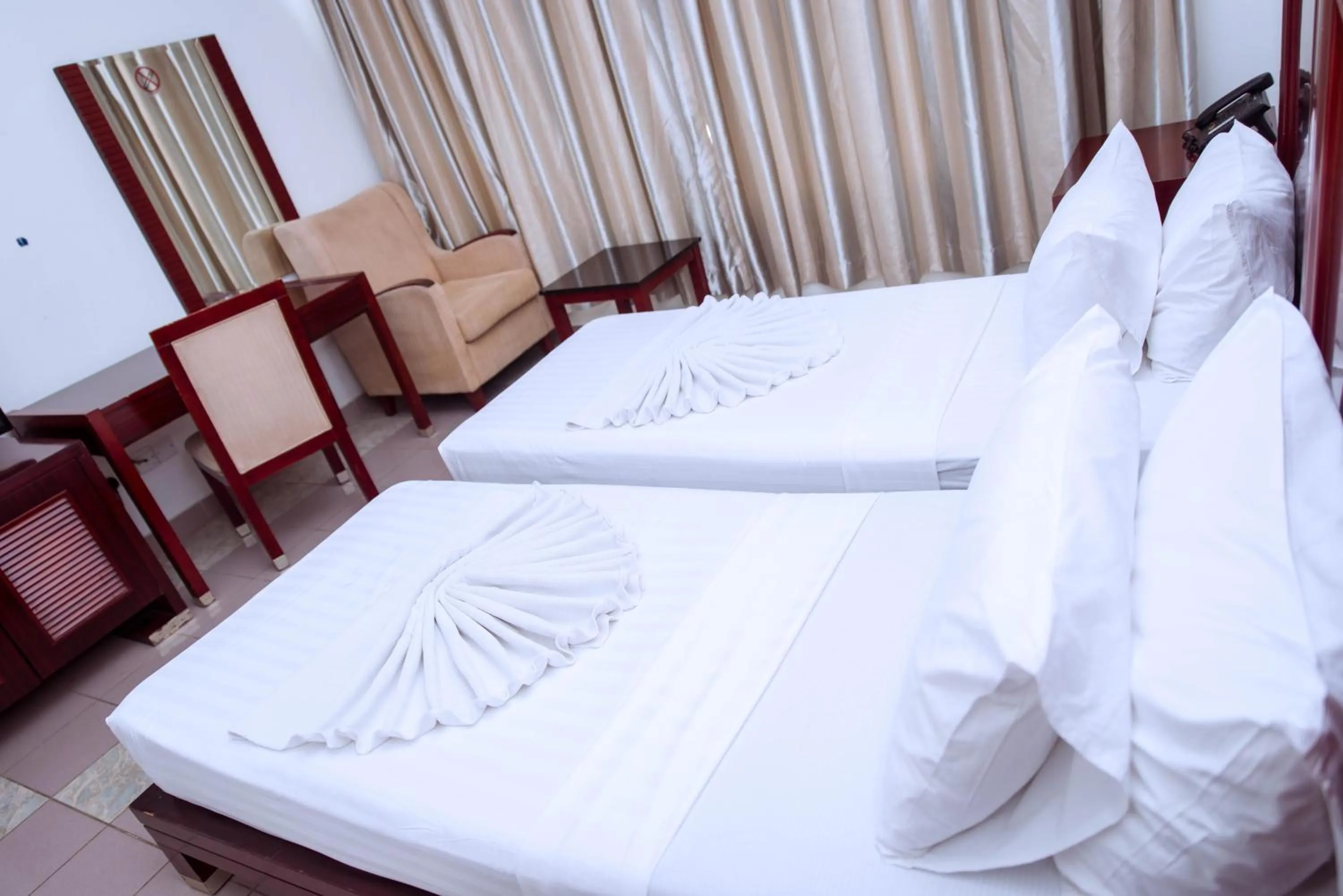 Bedroom in Peacock Hotel