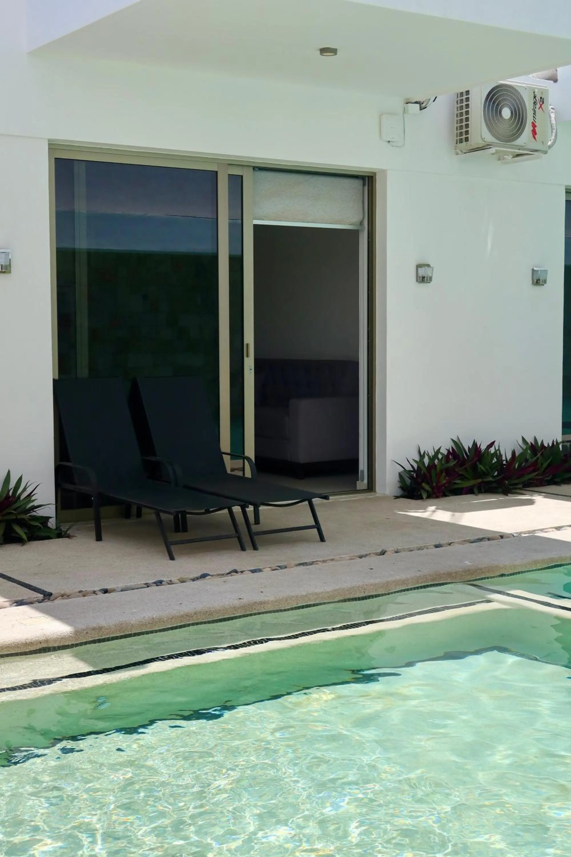 Swimming pool in Safiro Suites Guayabitos Apartments - Adults Only