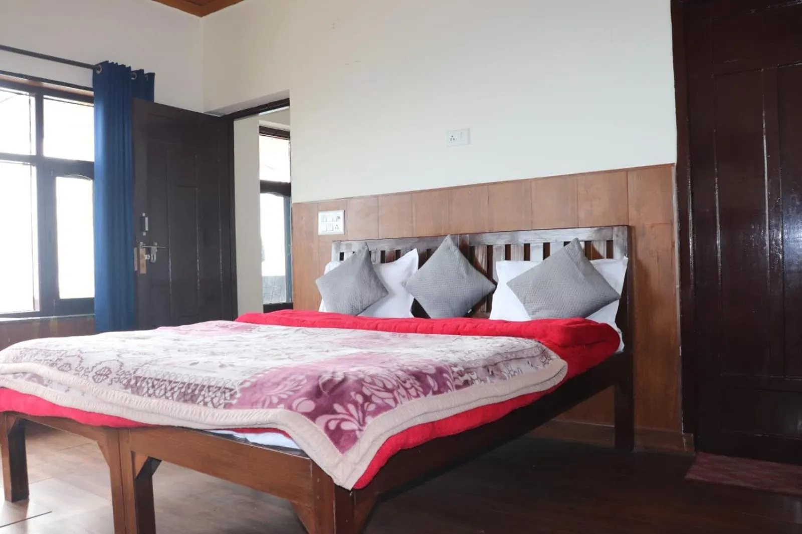 Bed in Deodar Cottage - 3BHK Villa by DeodarStays