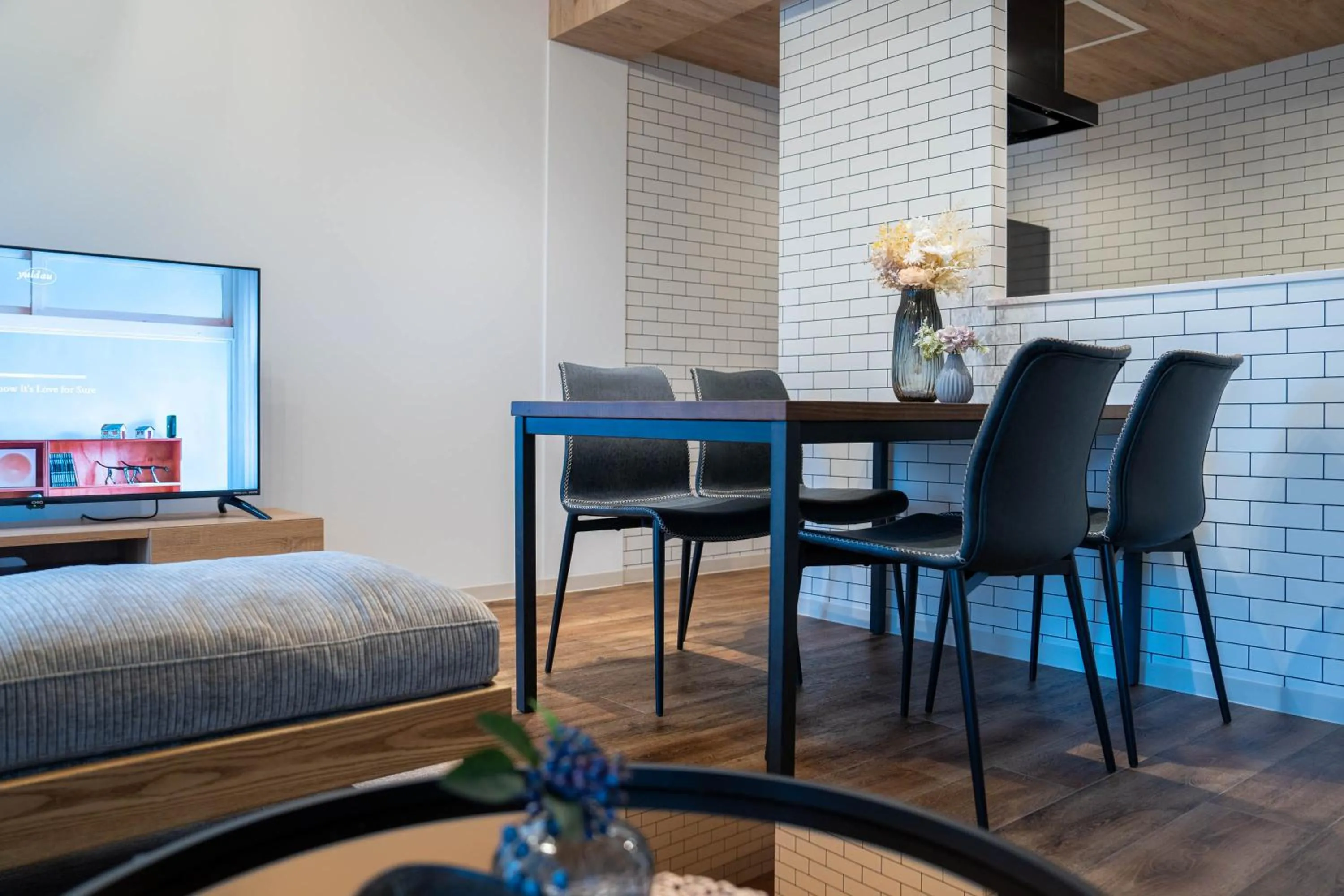 Dining area, Bed in Zabo Hills 305