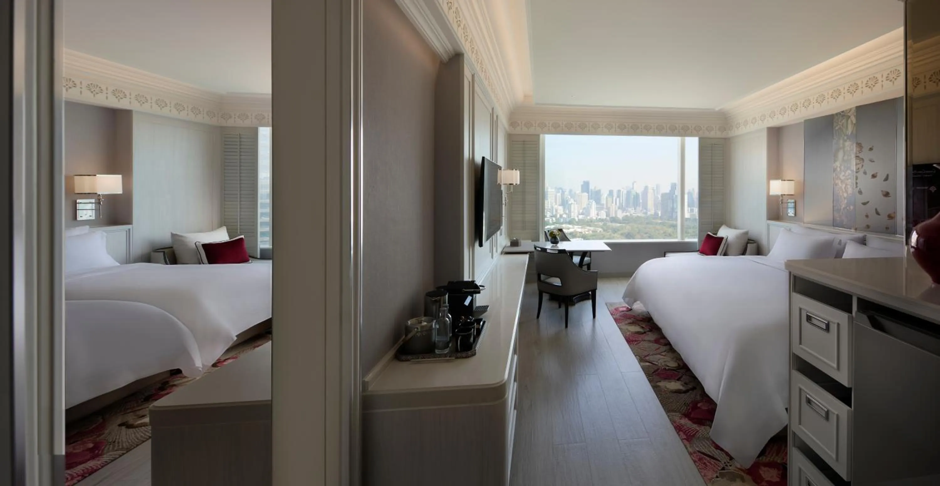 Bedroom, Bed in Grande Centre Point Lumphini Bangkok