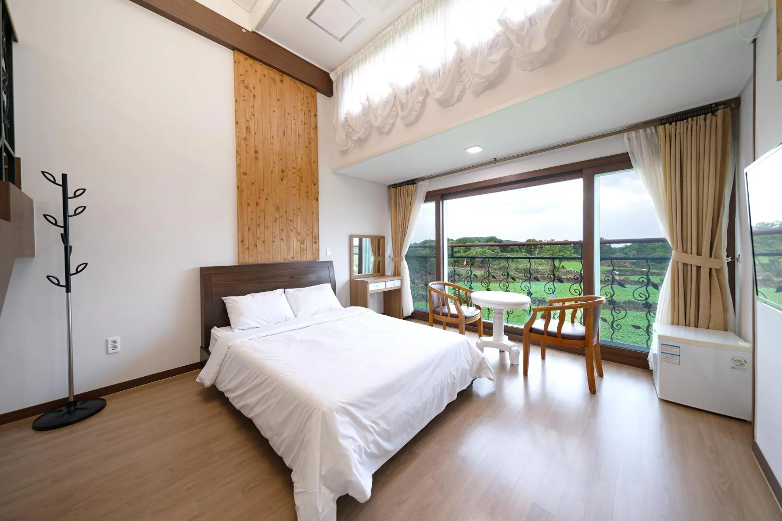 Area and facilities, Bed in FromH T Resort Jeju Seongsan
