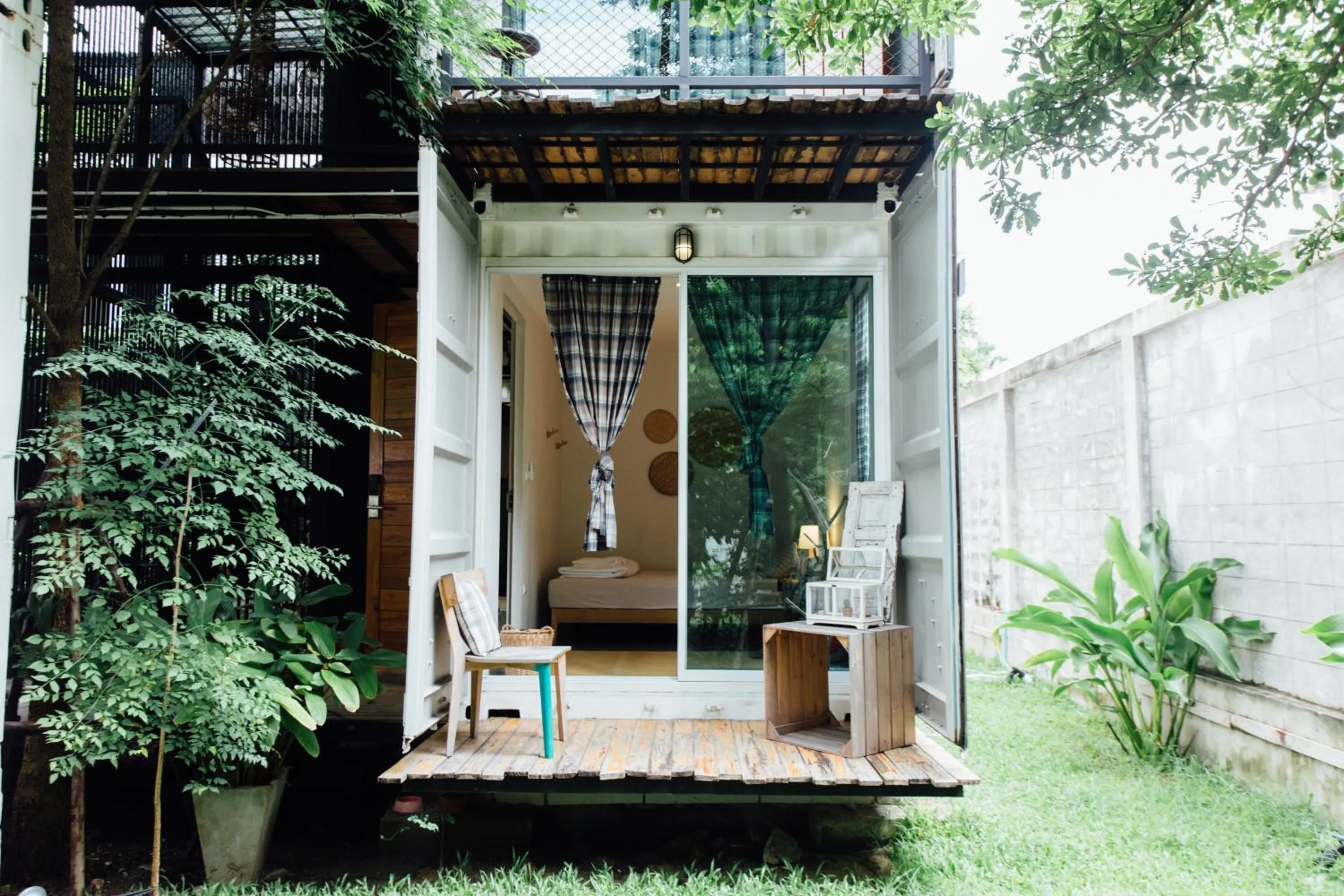 Balcony/Terrace in The Yard Bangkok Hostel