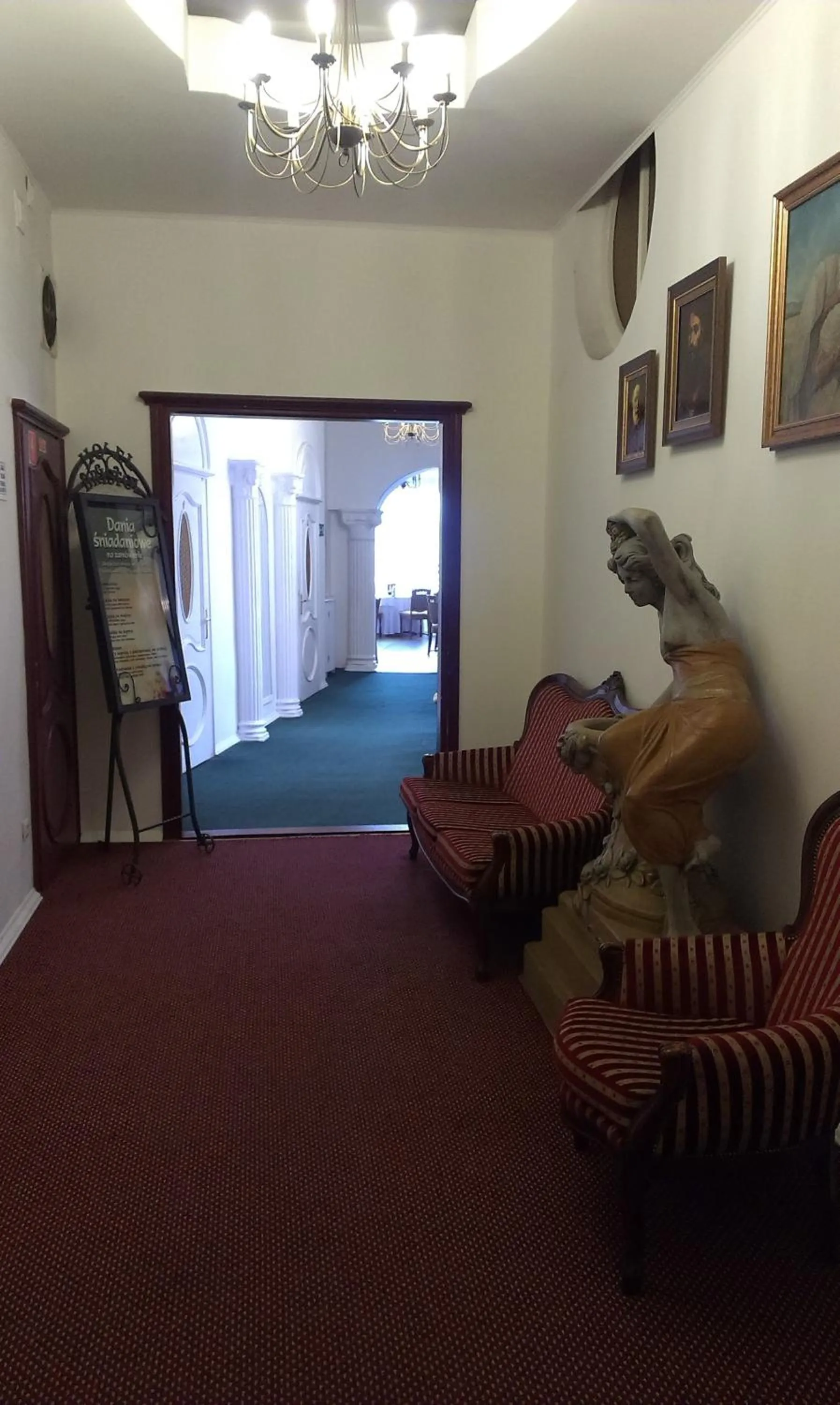 Restaurant/places to eat in Hotel Bristol