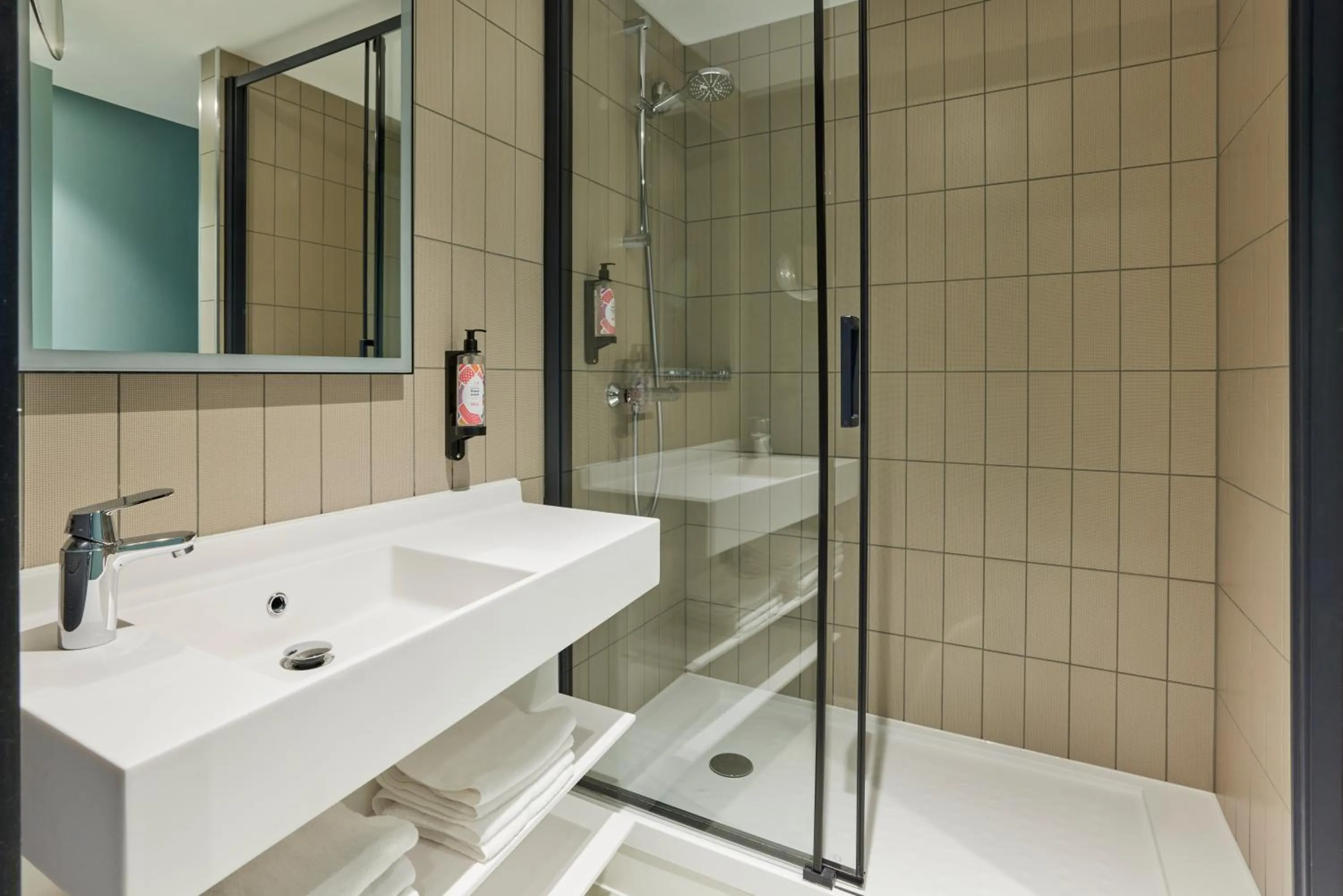 Bathroom in Aparthotel Adagio London City East