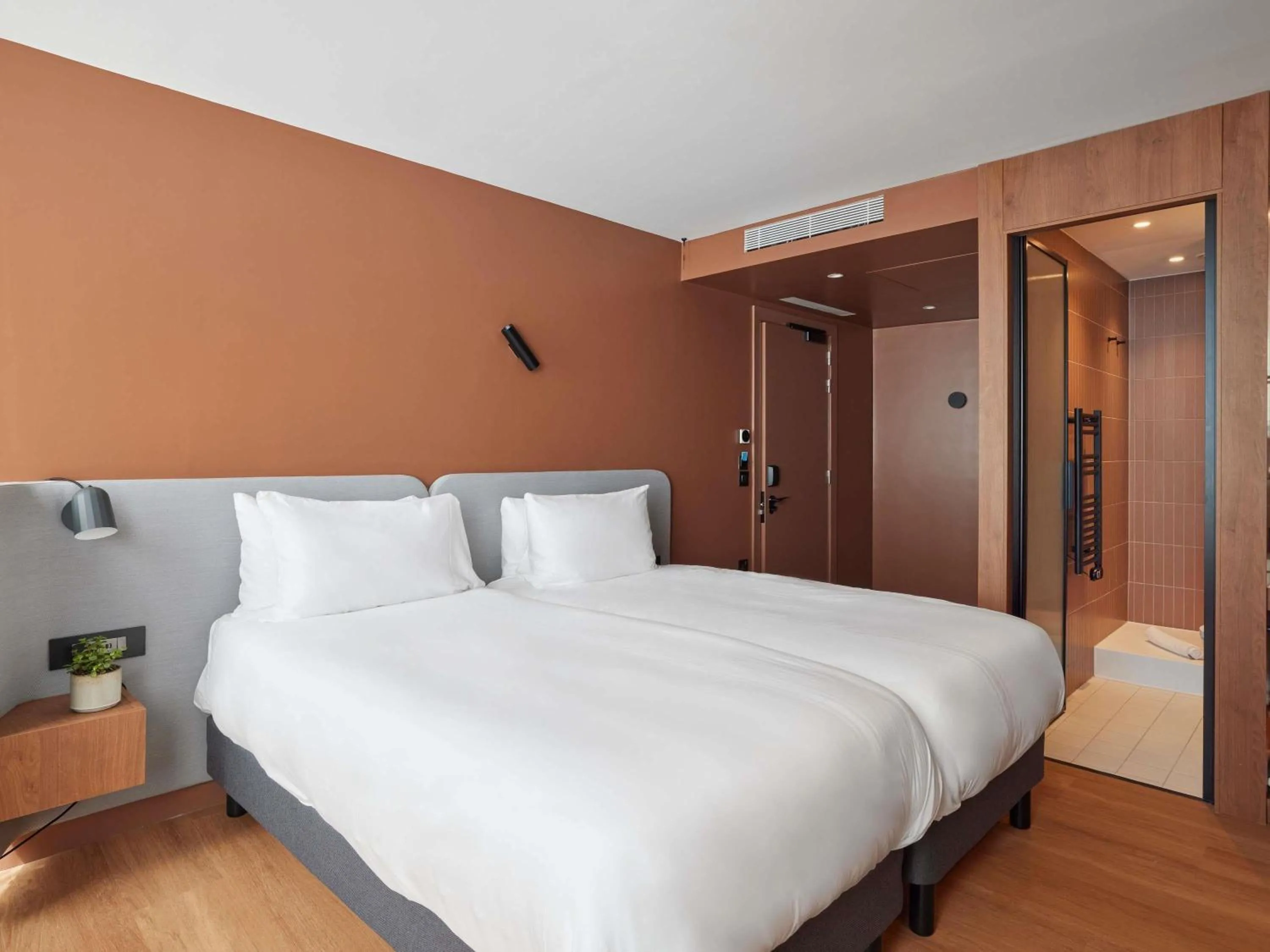 Bedroom, Bed in Aparthotel Adagio London City East