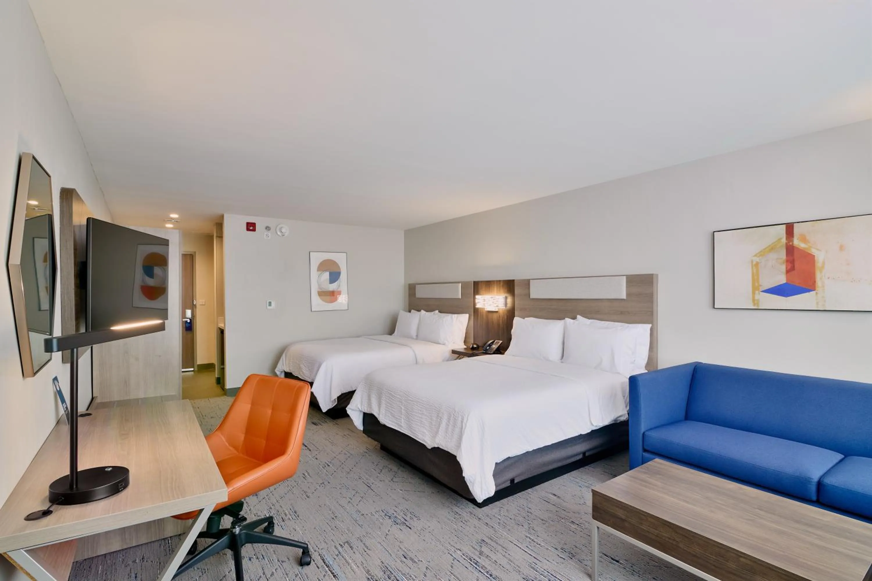 Bed in Holiday Inn Express & Suites Diamond by IHG