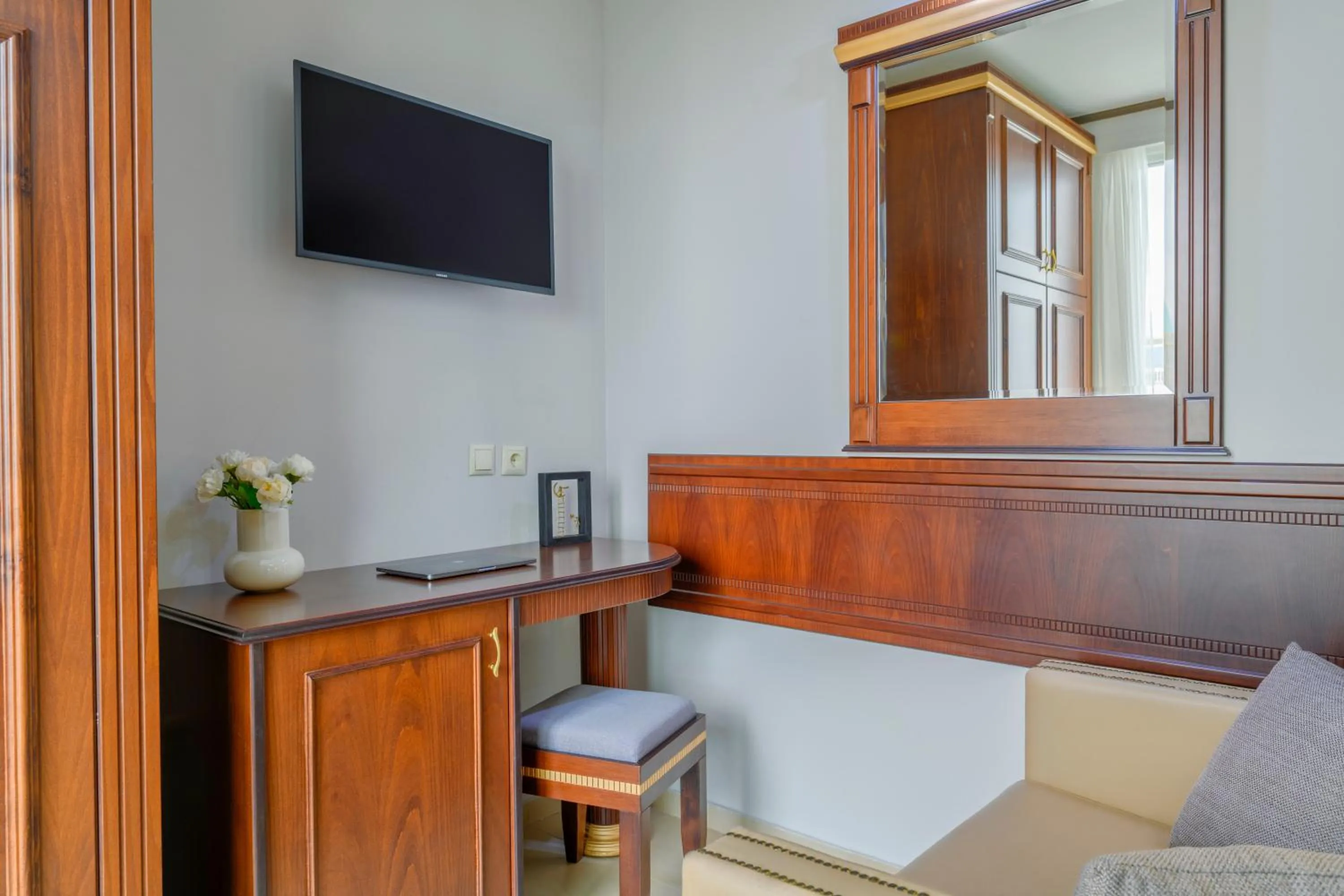 TV and multimedia in EONA BEACH RESORT by Greek Pride