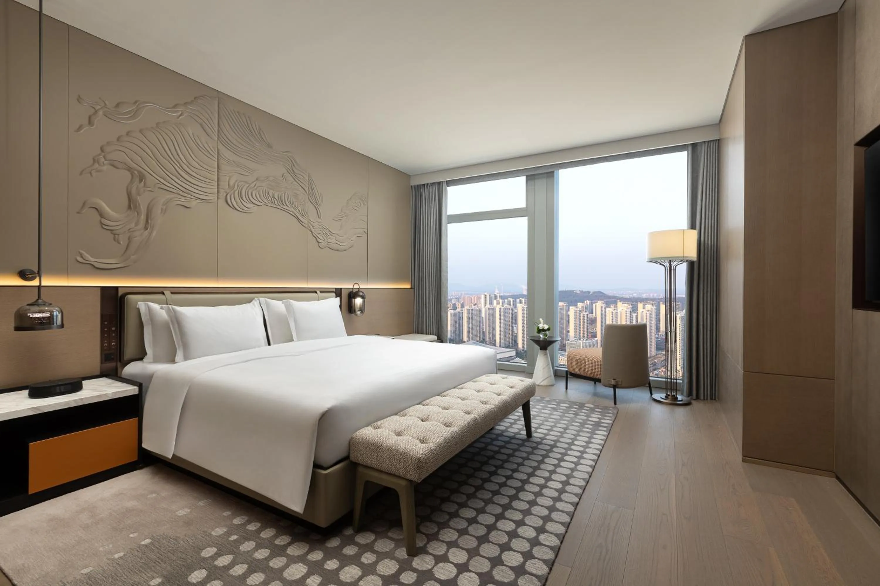 Bedroom, Bed in Crowne Plaza Jingmen by IHG