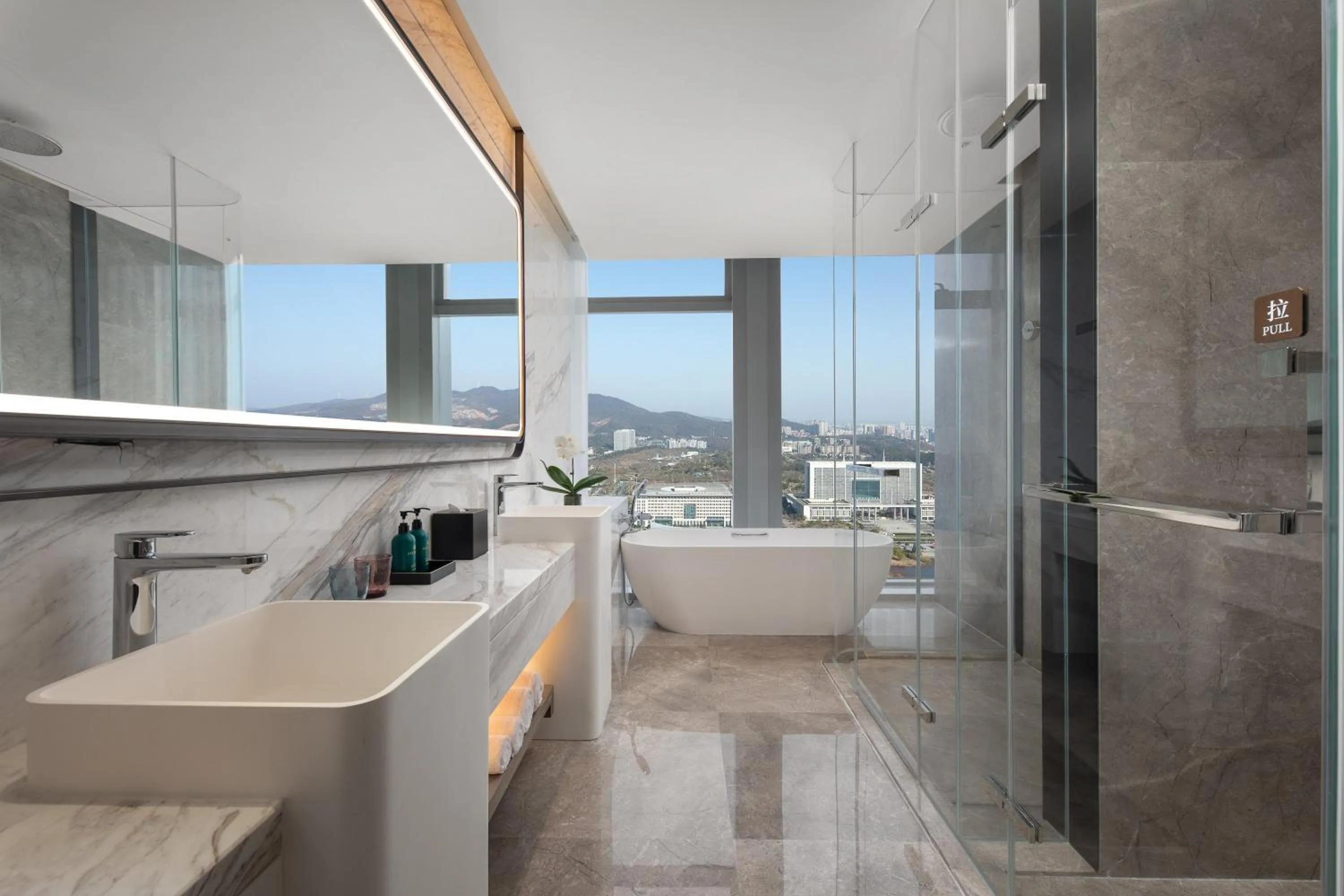 Photo of the whole room in Crowne Plaza Jingmen by IHG