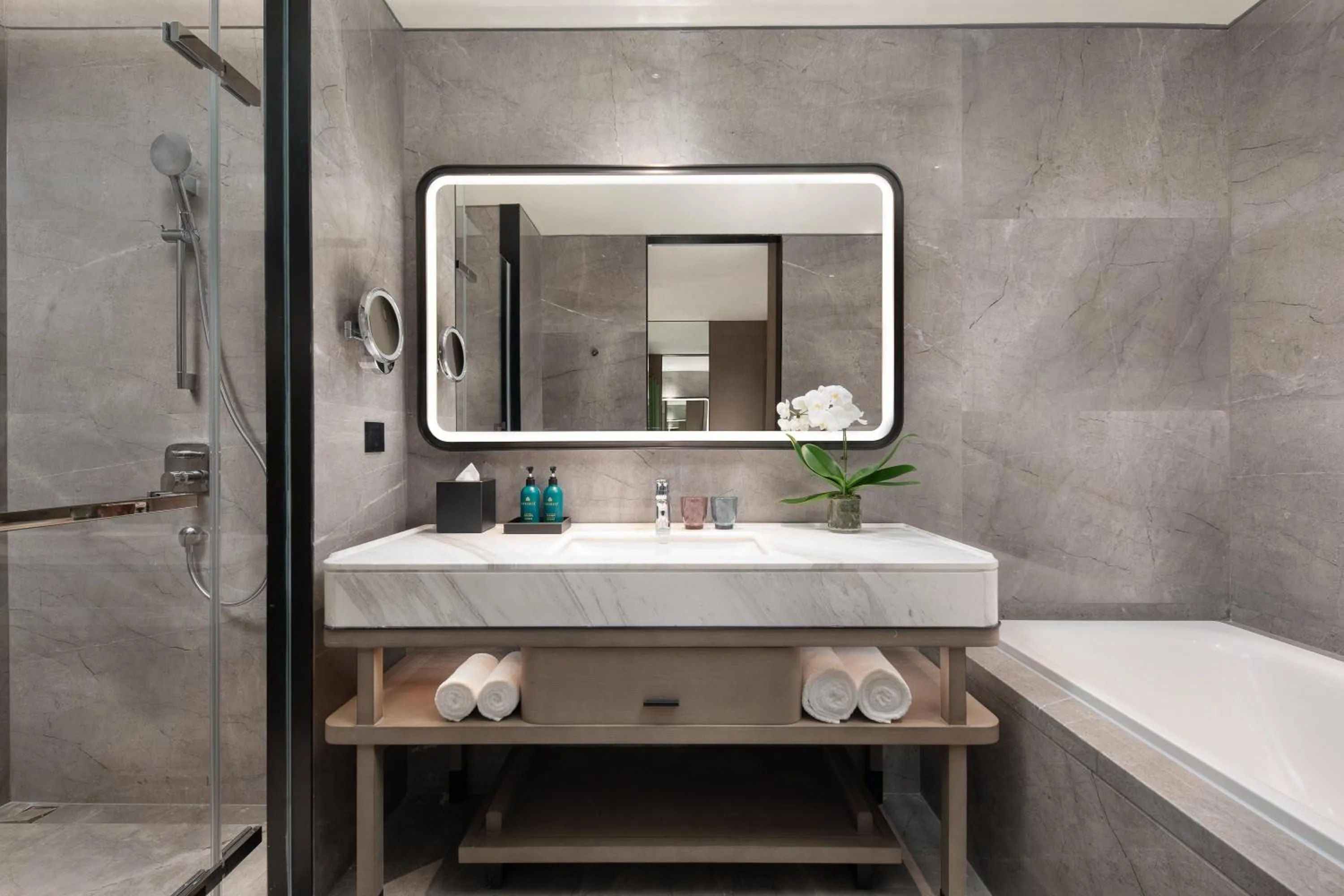 Photo of the whole room in Crowne Plaza Jingmen by IHG