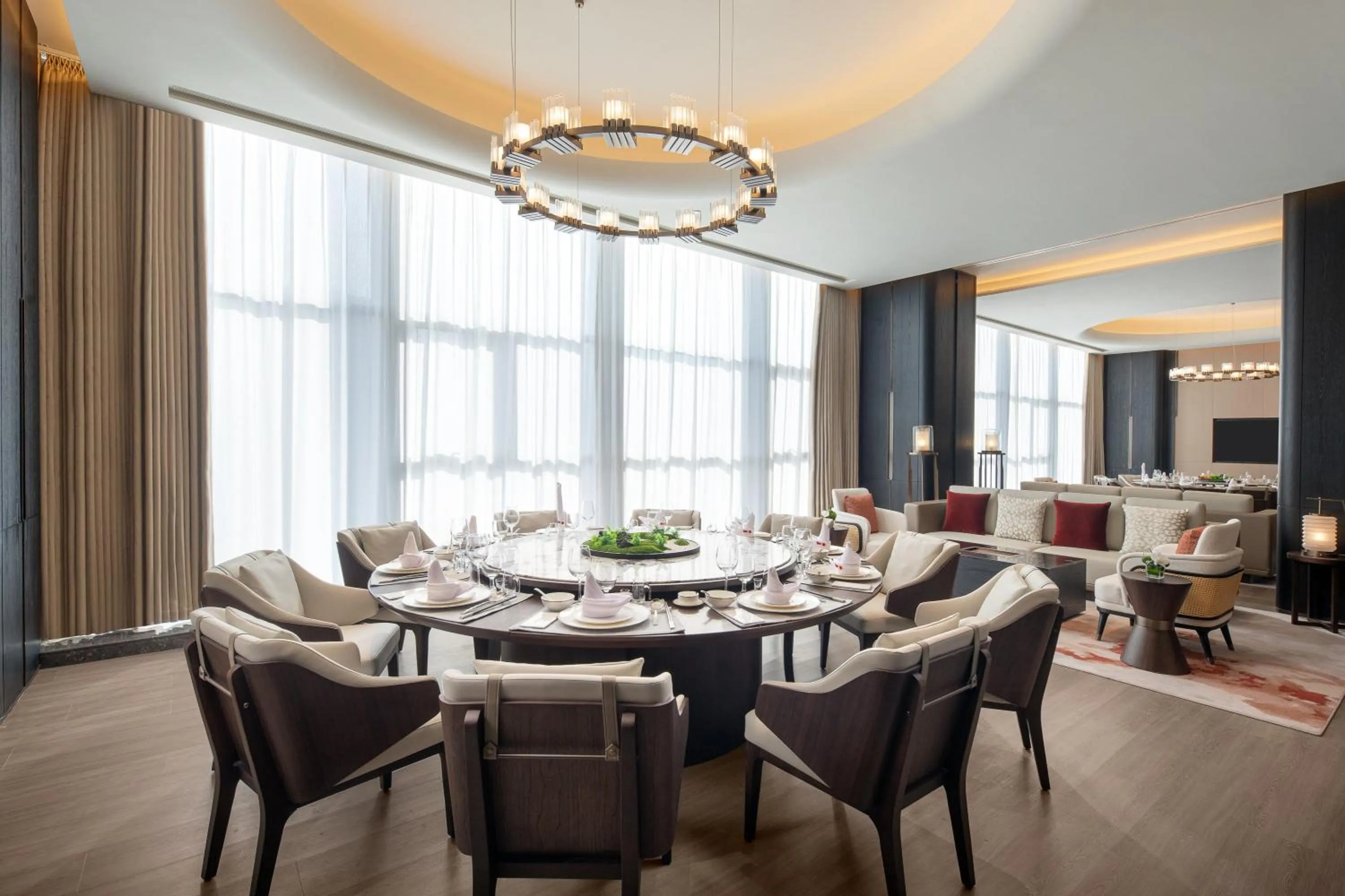 Restaurant/places to eat in Crowne Plaza Jingmen by IHG