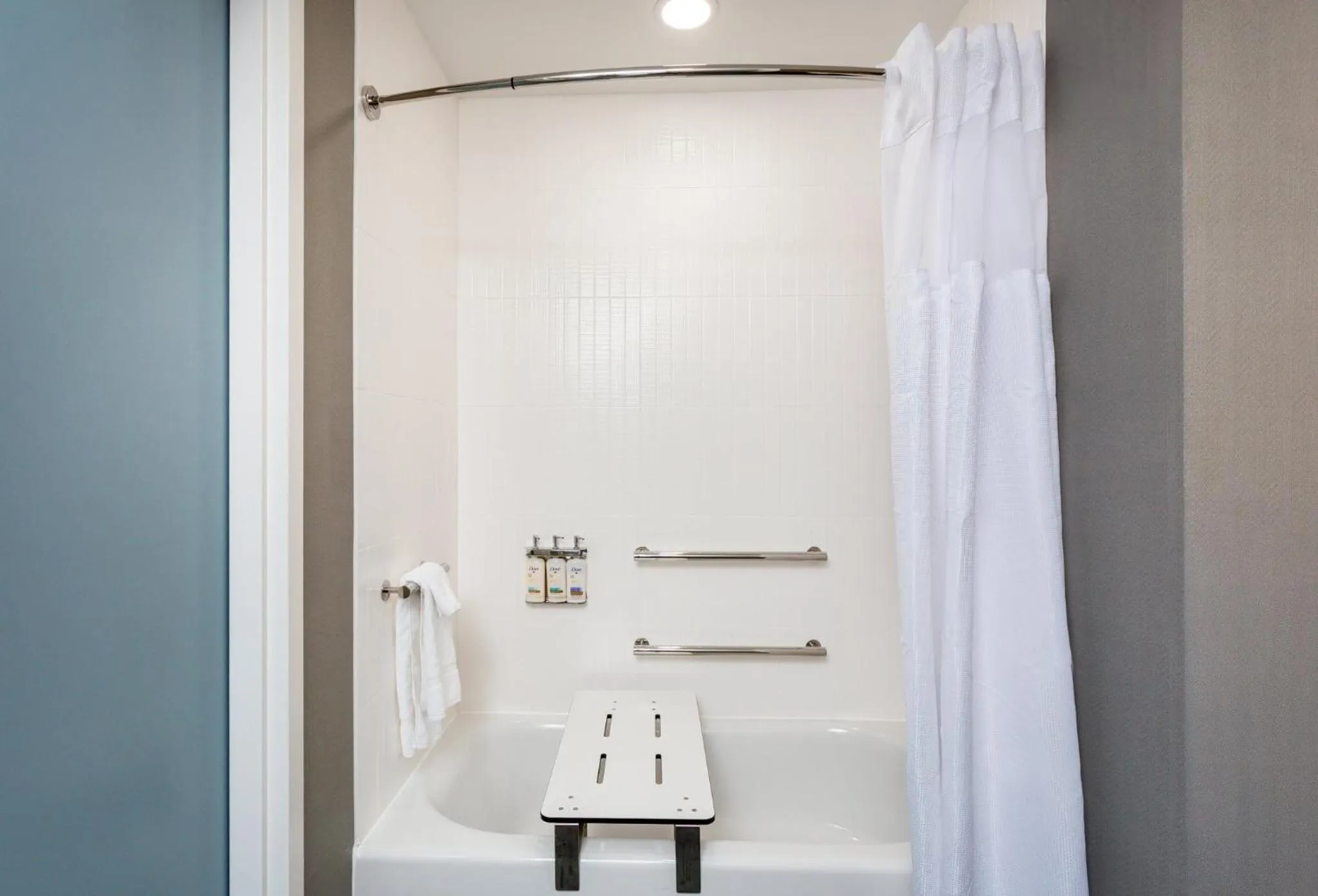 Bathroom in Staybridge Suites Ocala-near Equestrian-Aquatics by IHG