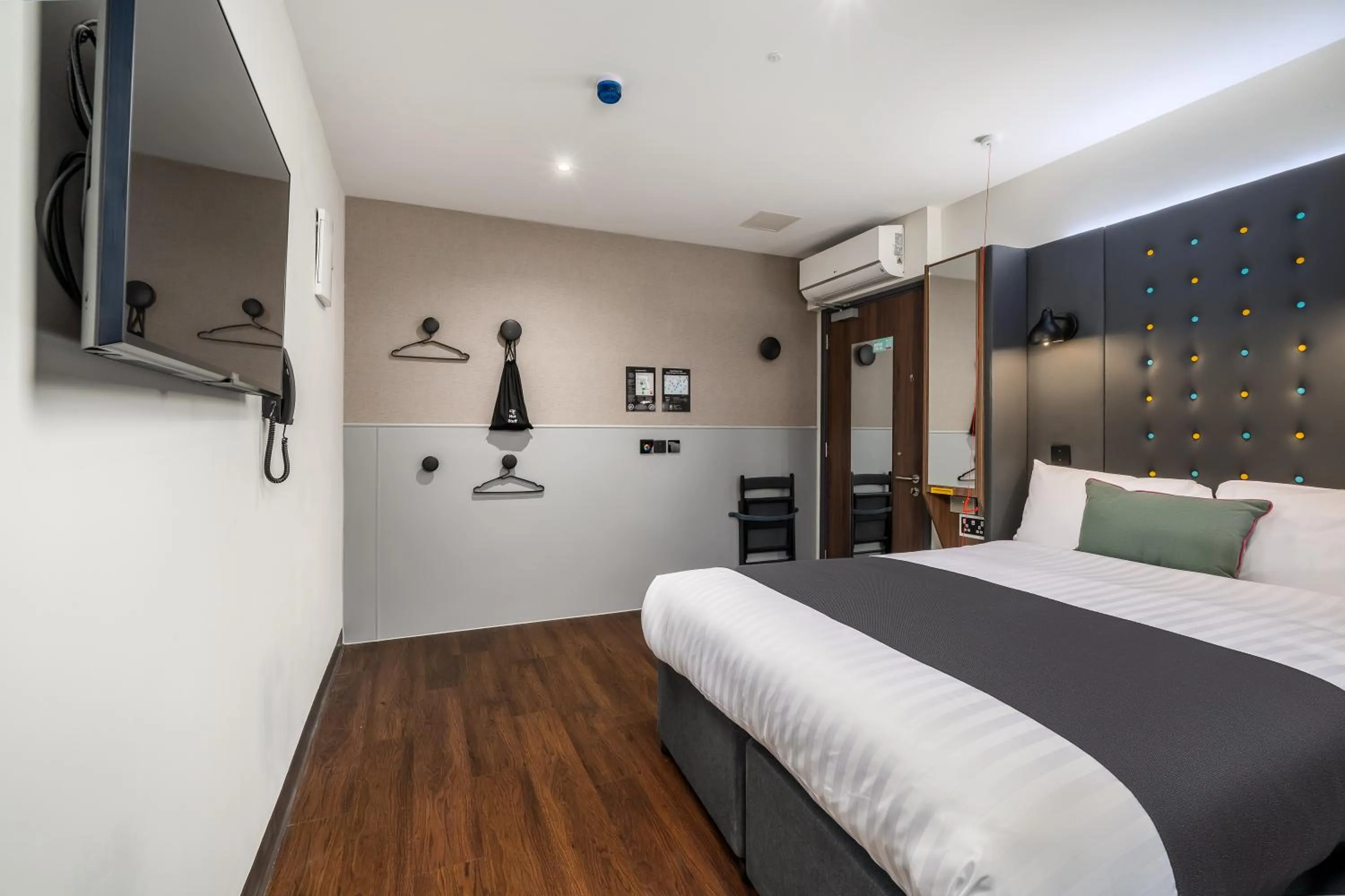 Bedroom, Bed in Point A Hotel Dublin Liberties