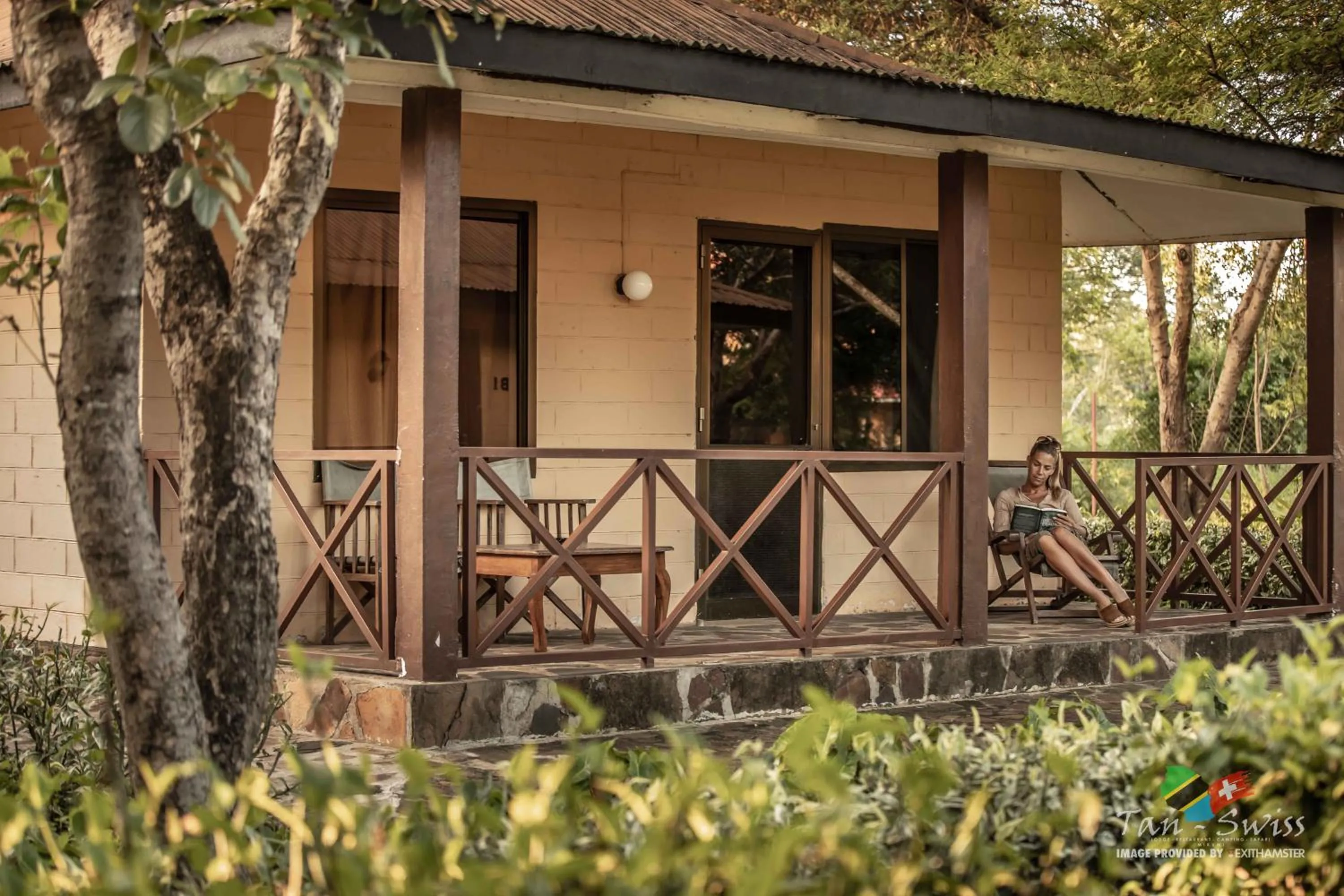 Balcony/Terrace in Tan-Swiss Lodge