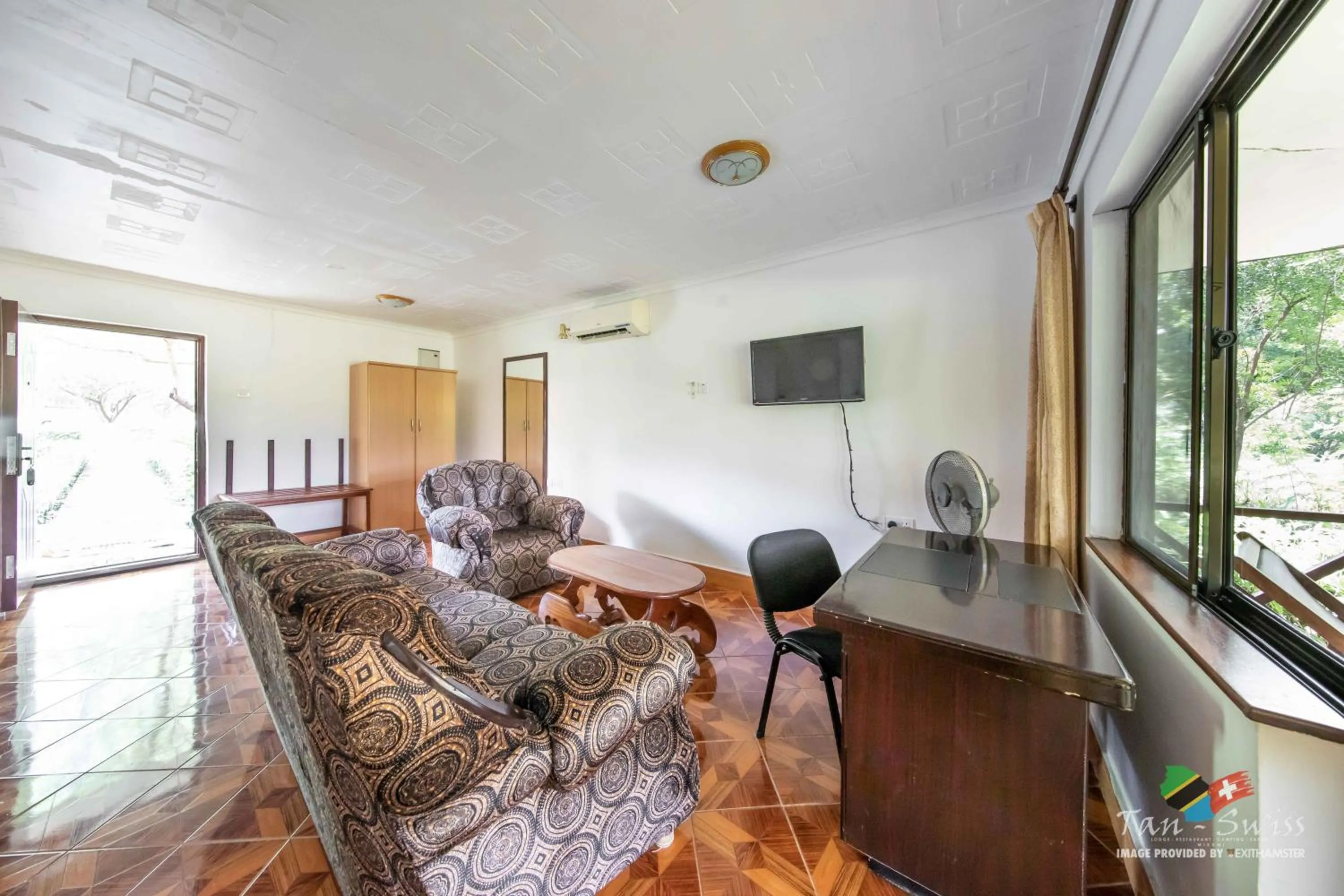 Seating area in Tan-Swiss Lodge