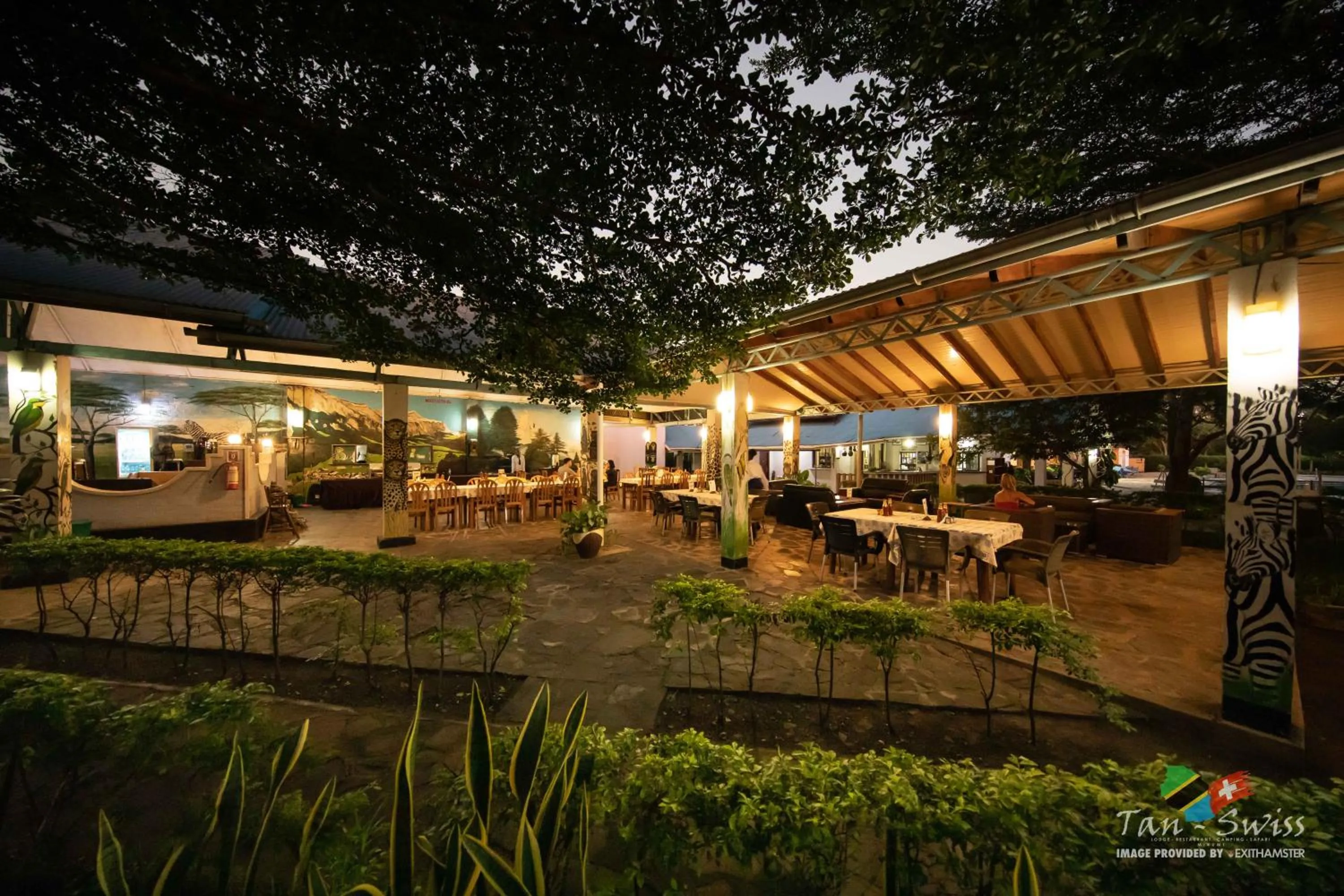 Restaurant/places to eat in Tan-Swiss Lodge