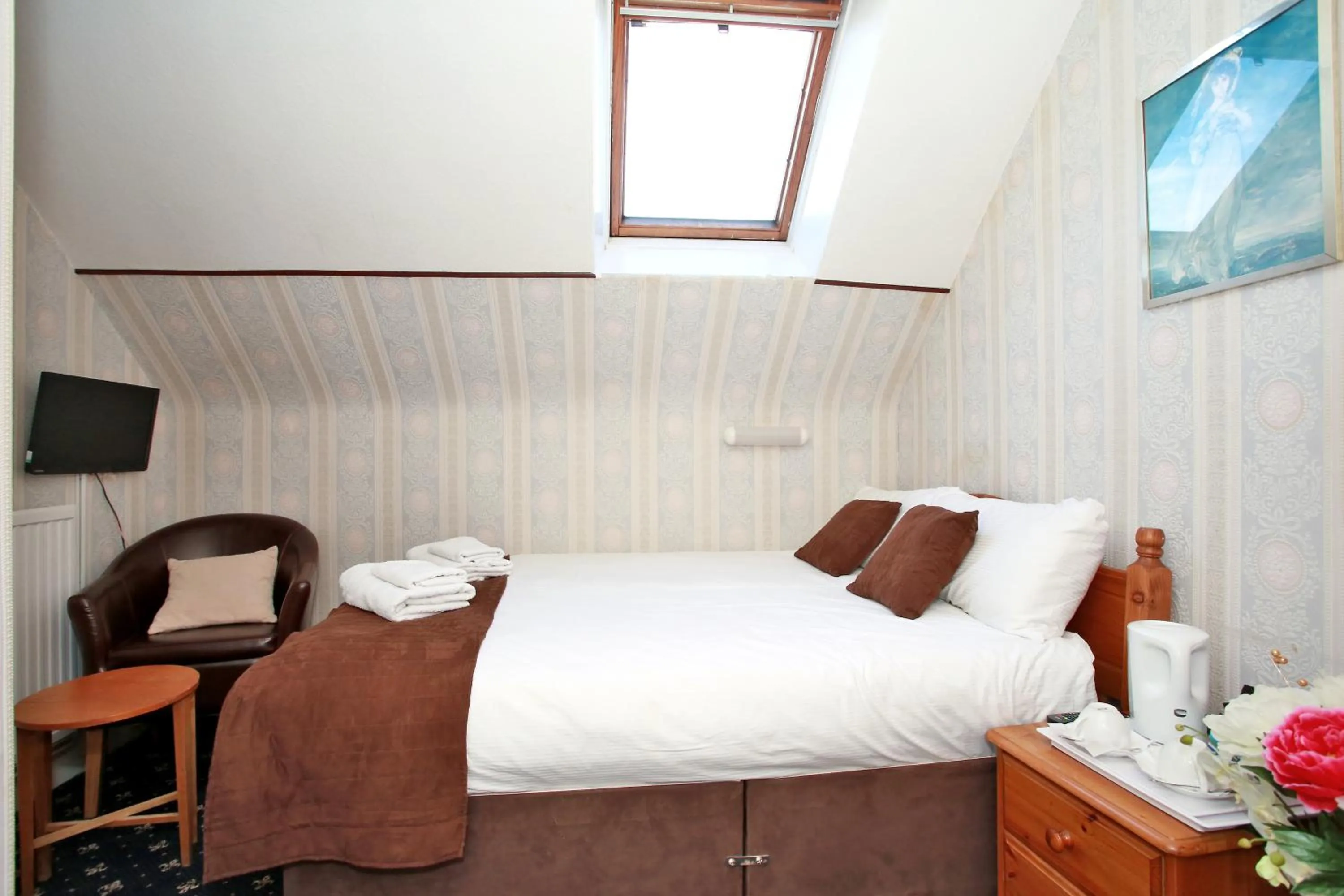 Bedroom, Bed in CitiHouse Aberdeen West End