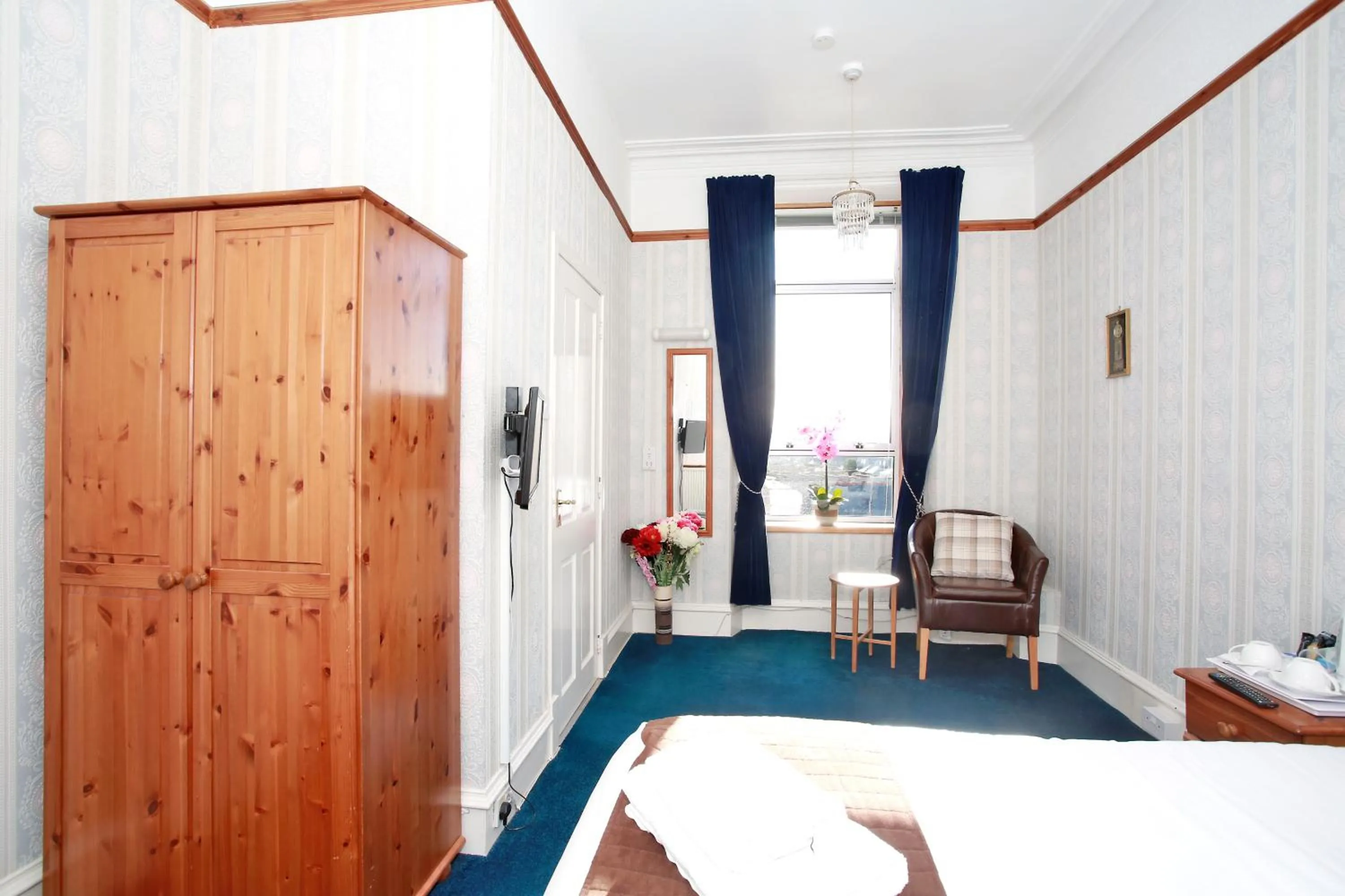 Photo of the whole room in CitiHouse Aberdeen West End