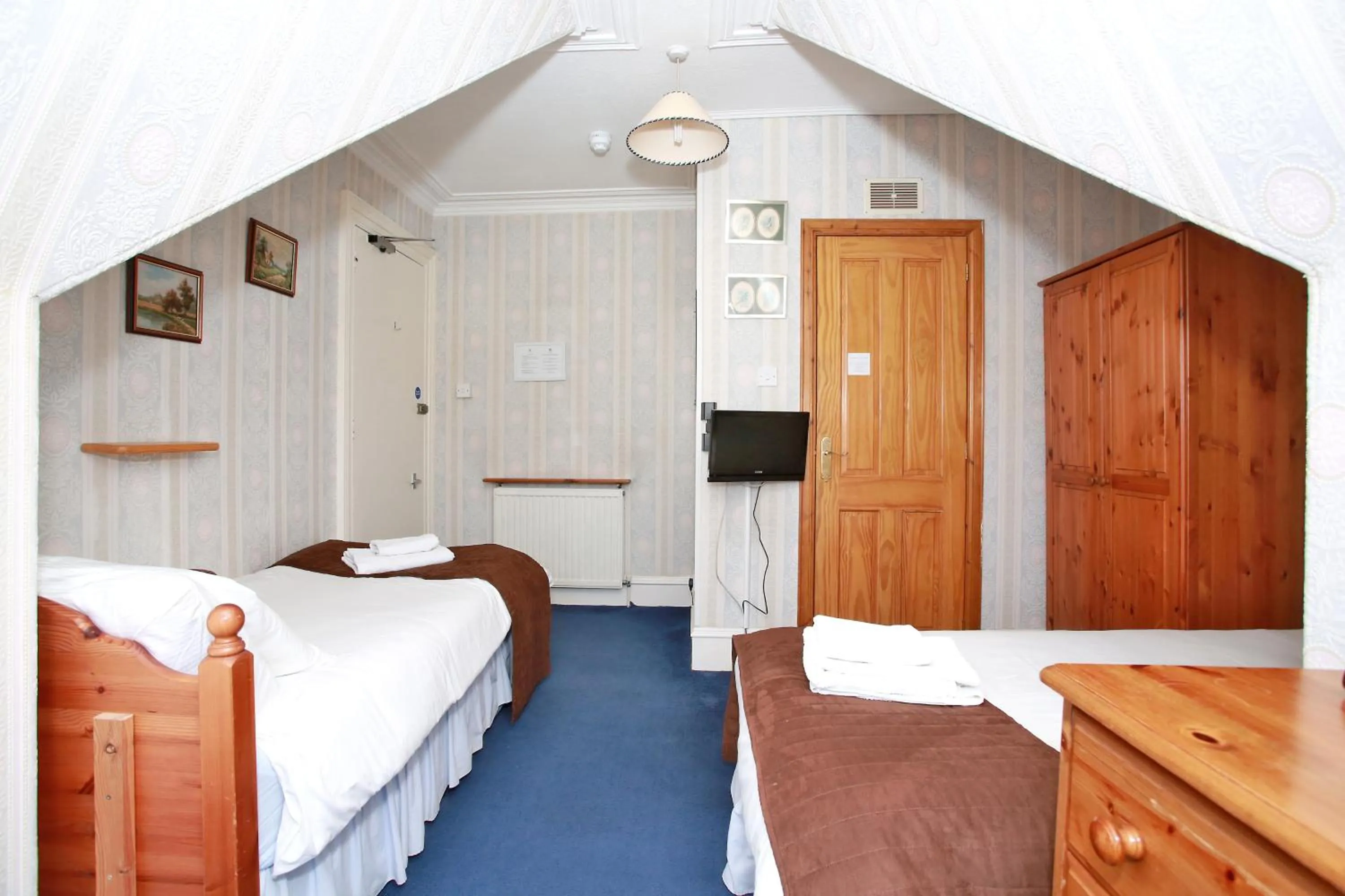 Bedroom, Bed in CitiHouse Aberdeen West End