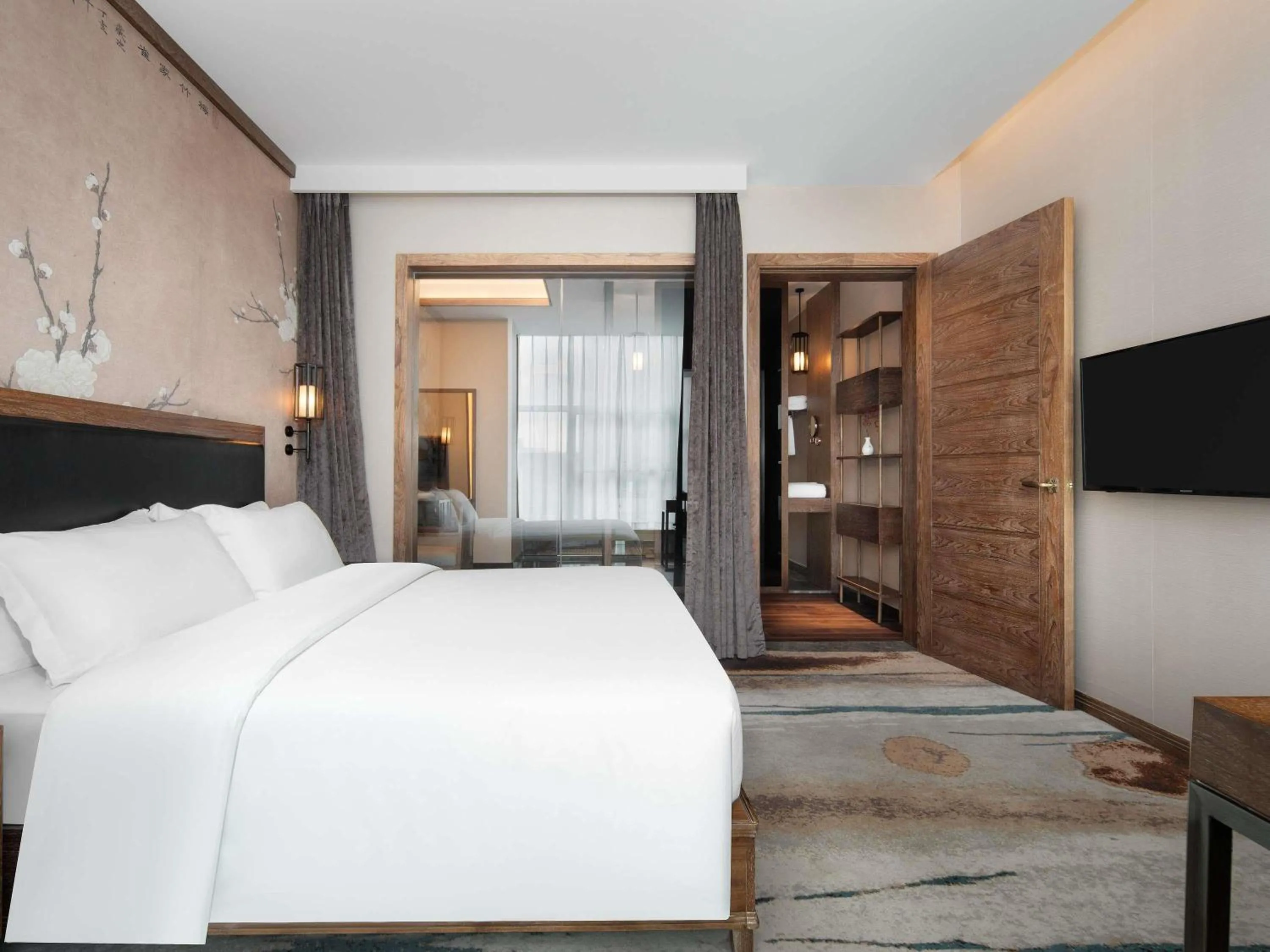 Photo of the whole room, Bed in Grand Mercure Kunming South