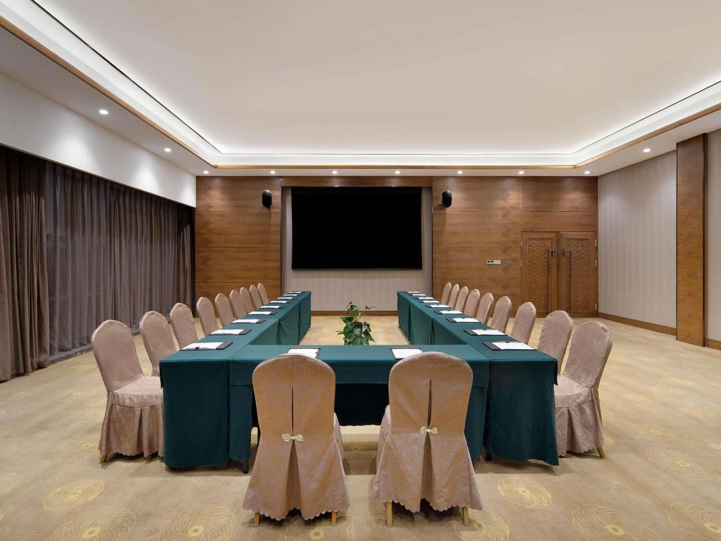 Meeting/conference room in Grand Mercure Kunming South