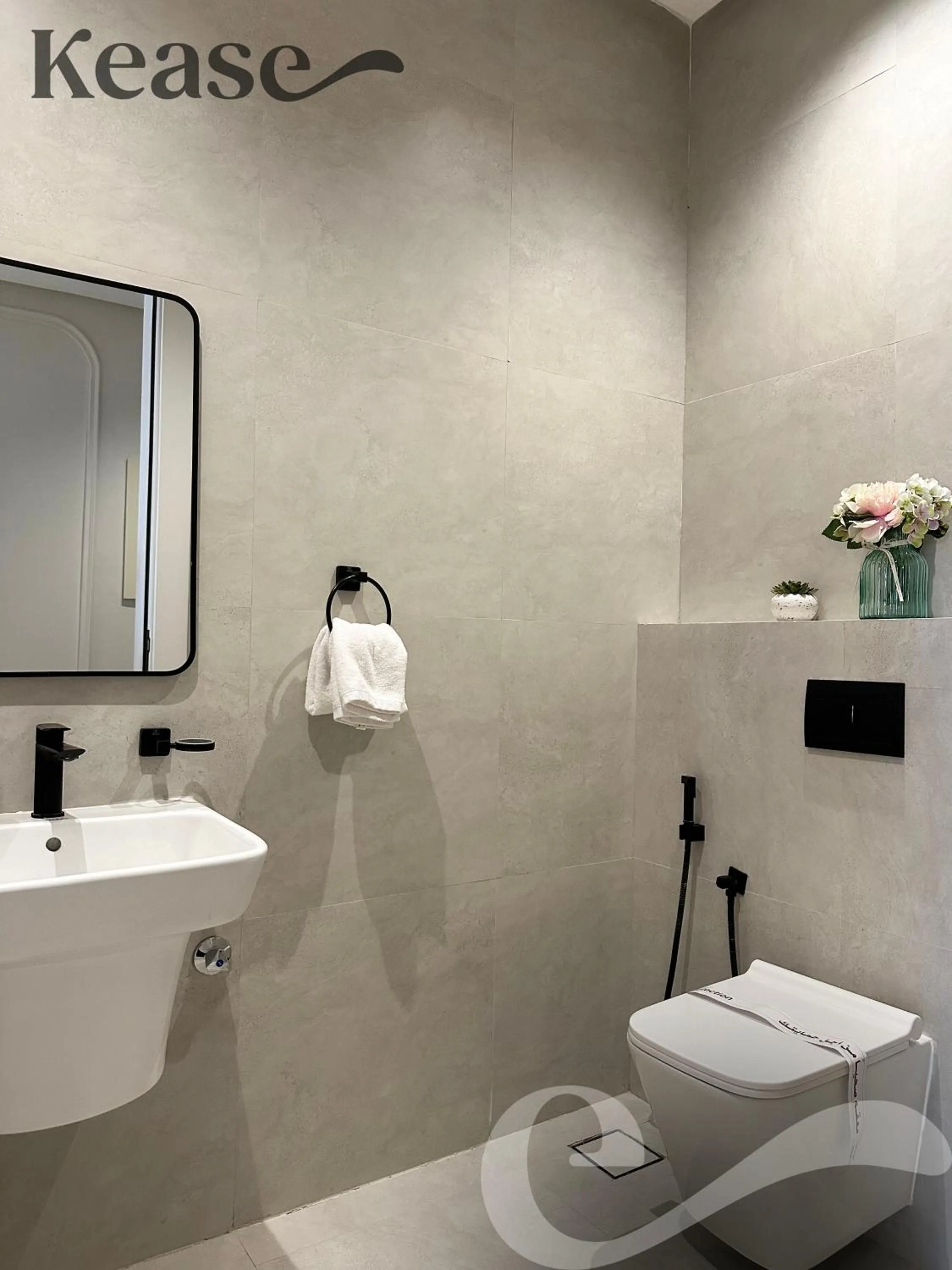 Toilet in Kease Narjis A-12 Luxury Gold AX18