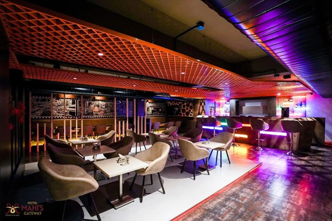 Restaurant/places to eat in Hotel Mahi's Gateway