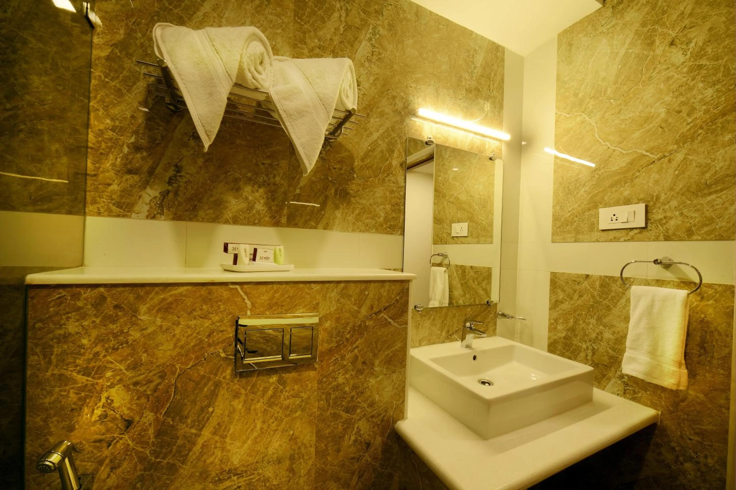 Bathroom in Hotel Mahi's Gateway