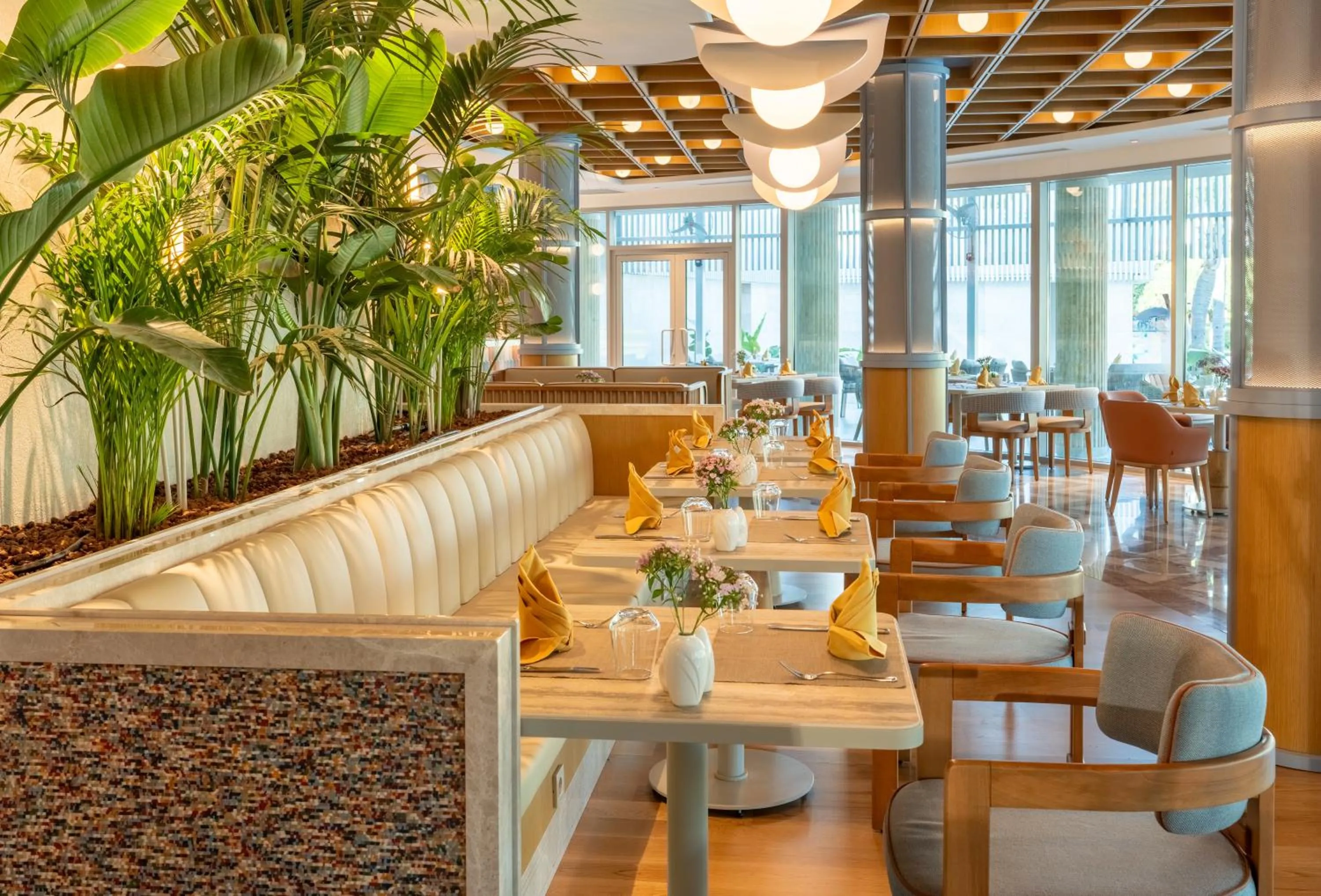 Restaurant/places to eat in Calista Luxury Resort