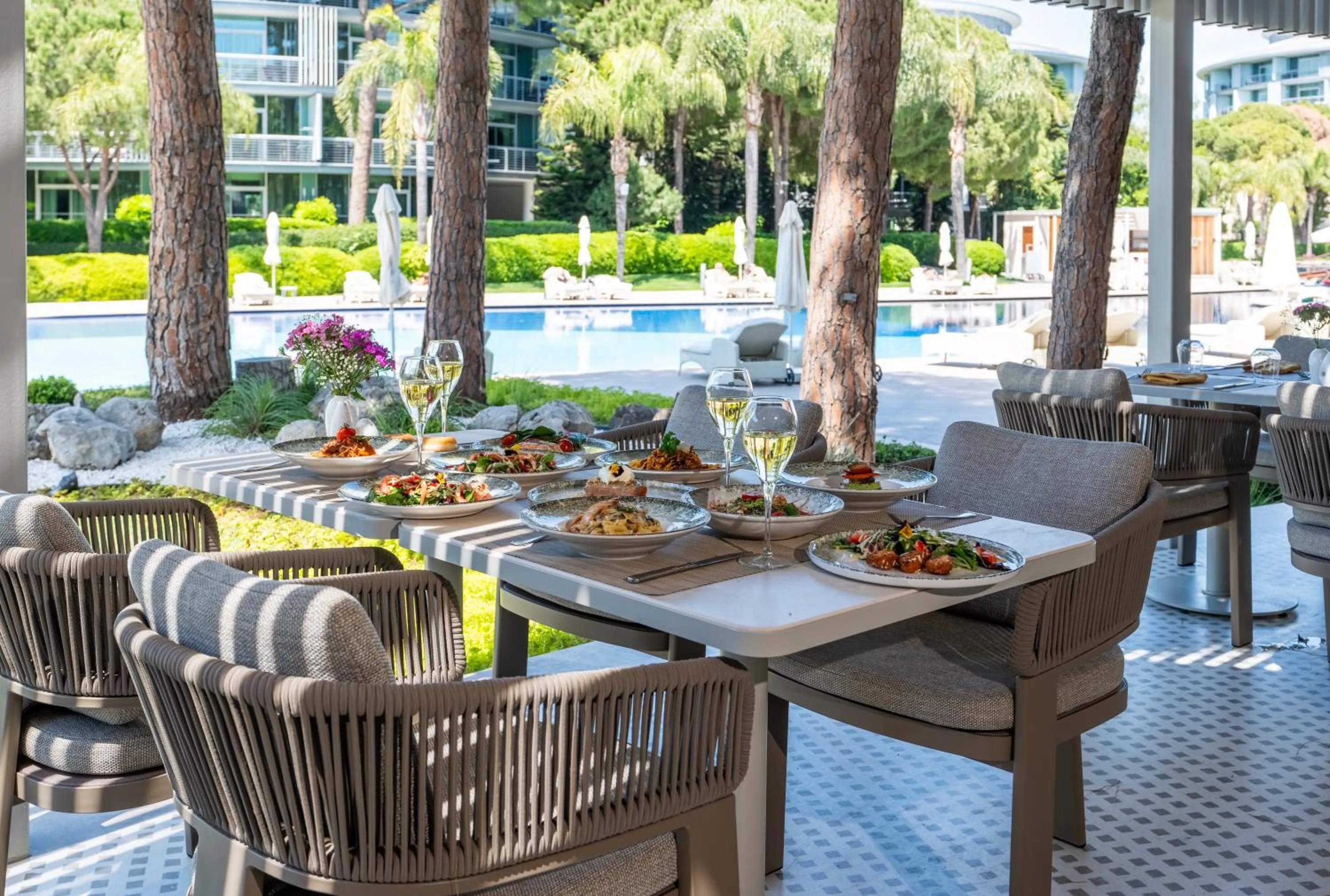 Restaurant/places to eat in Calista Luxury Resort