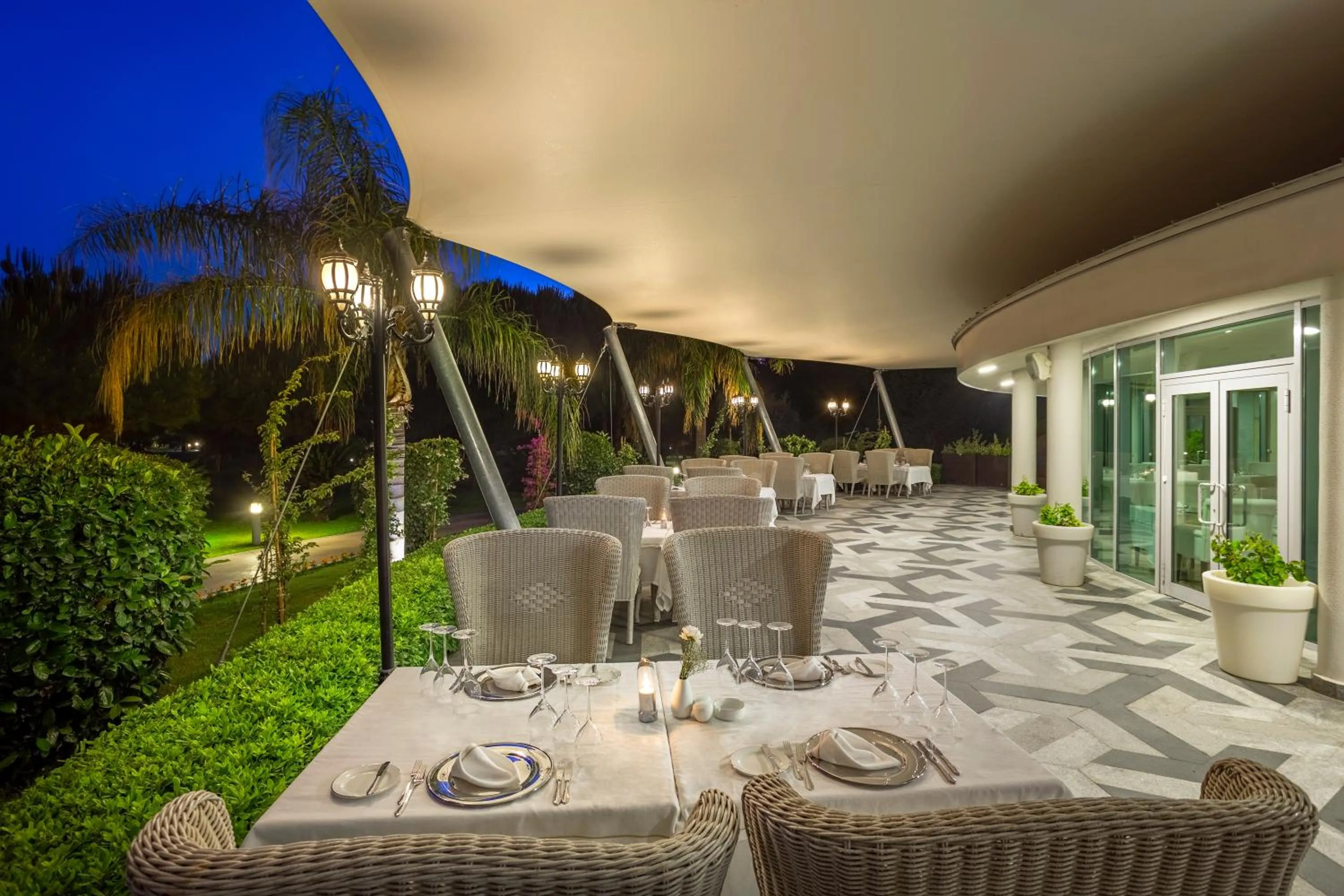Restaurant/places to eat in Calista Luxury Resort