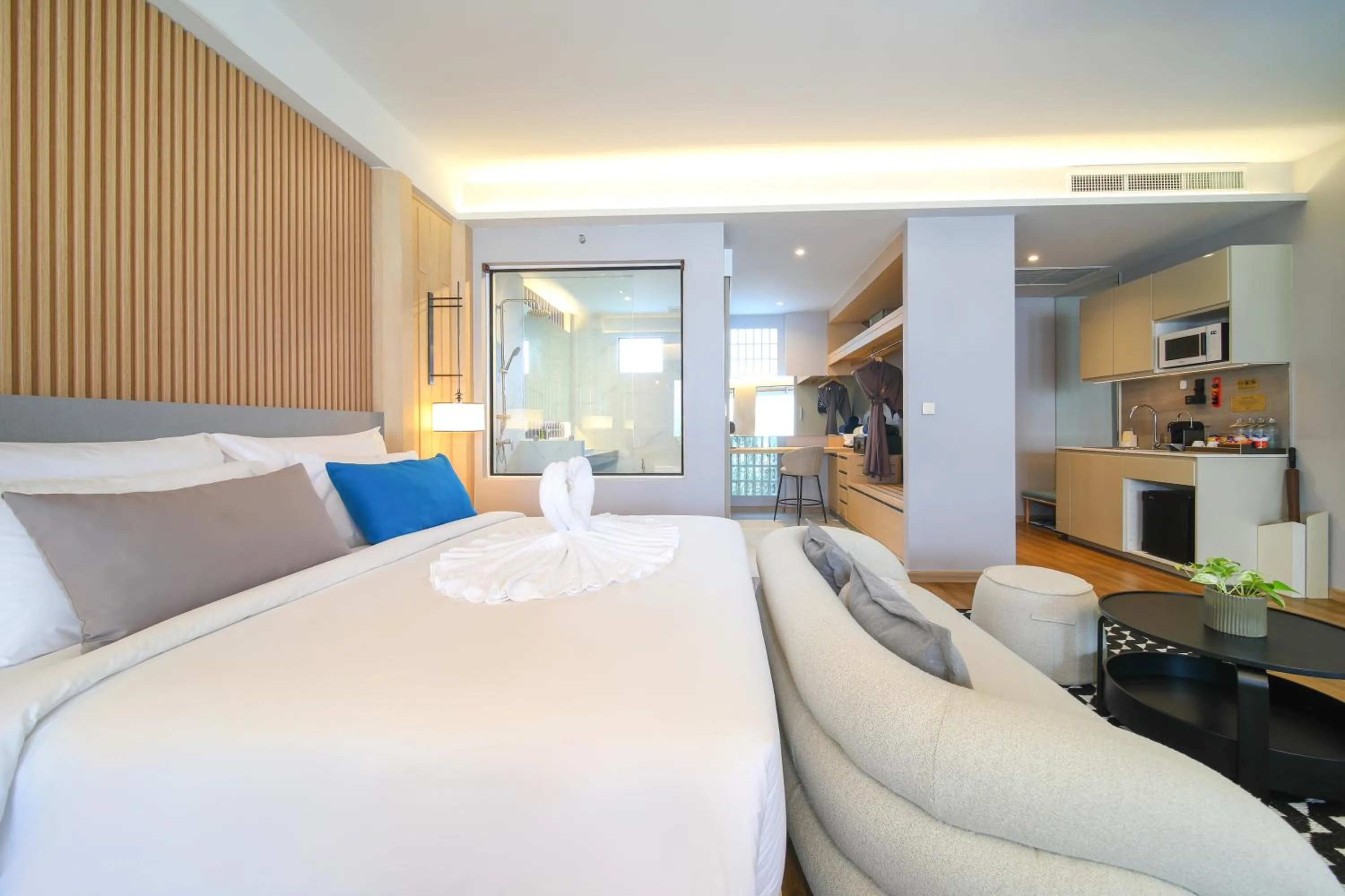 Photo of the whole room, Bed in Lalynn Resort & Villas, Phuket